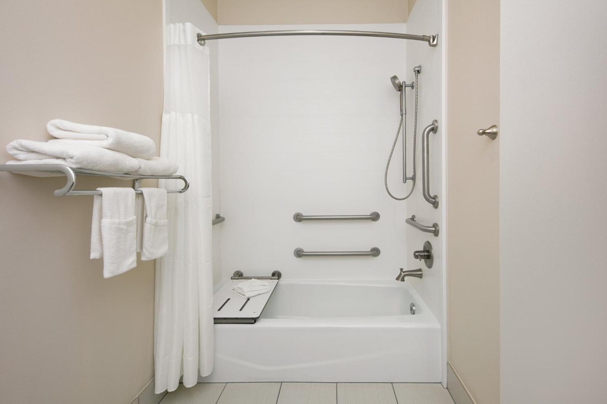 Standard King Room with Mobility Accessible Tub photo 1