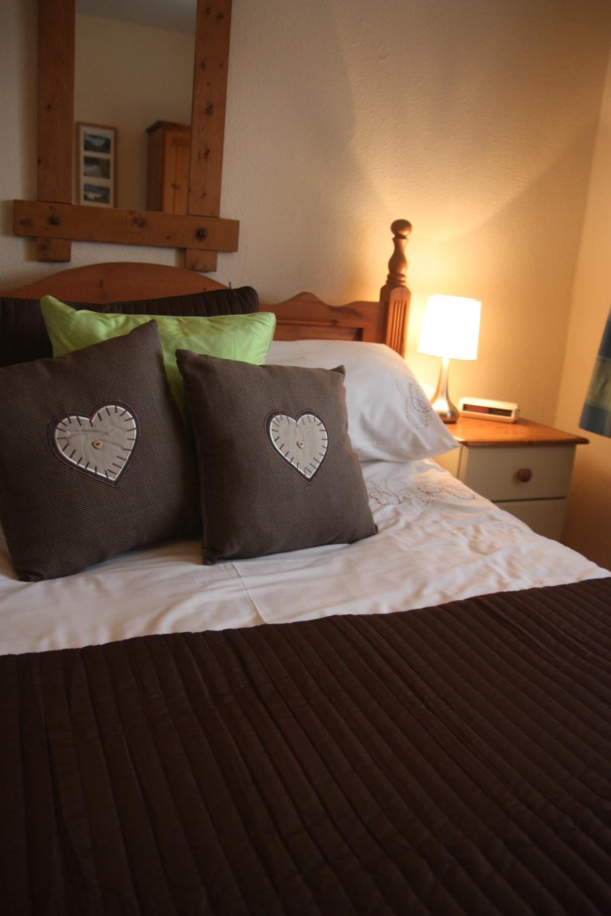 Economy Double Room with Shared Bathroom photo 2