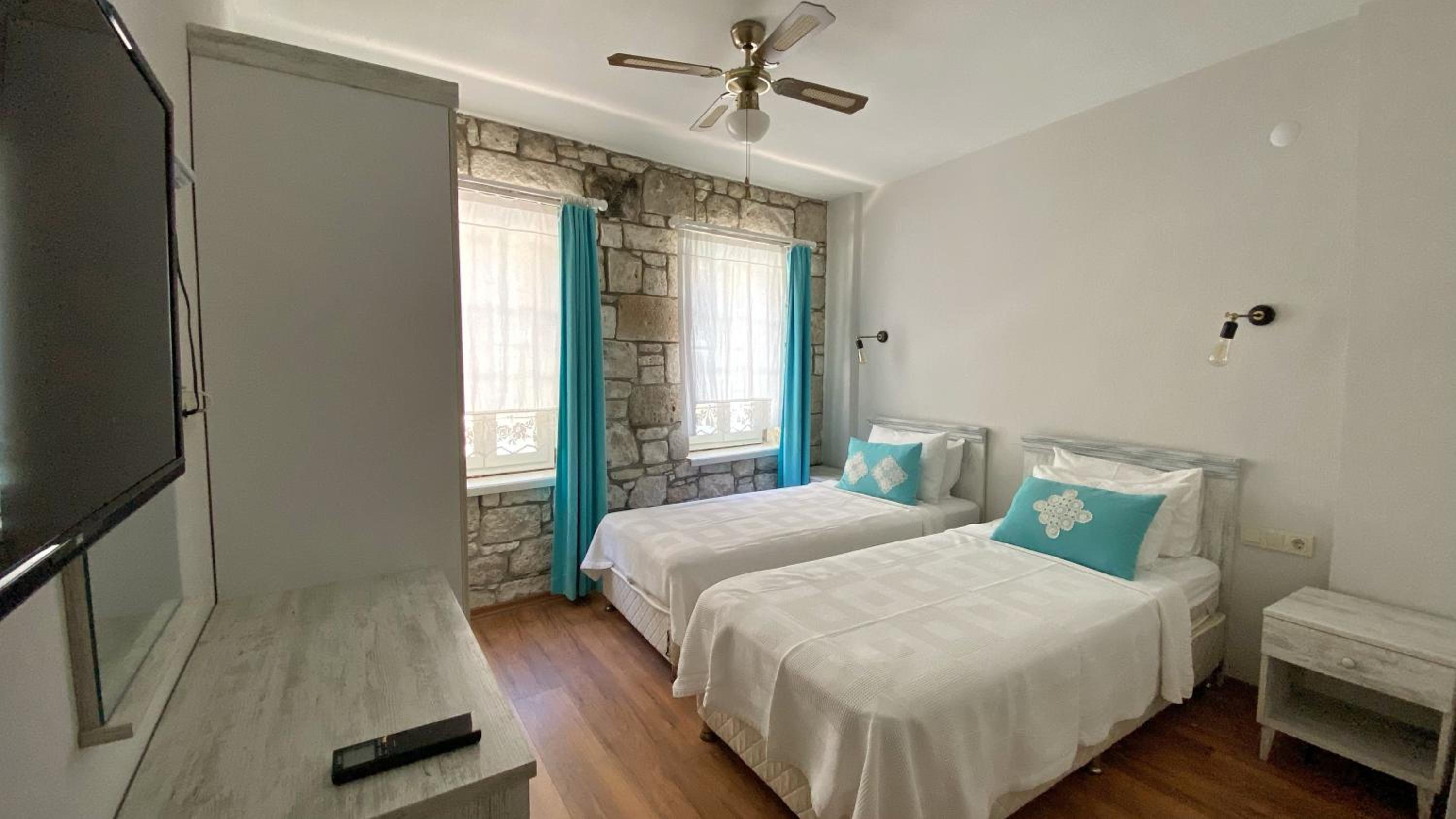 Deluxe Room - Photo 6