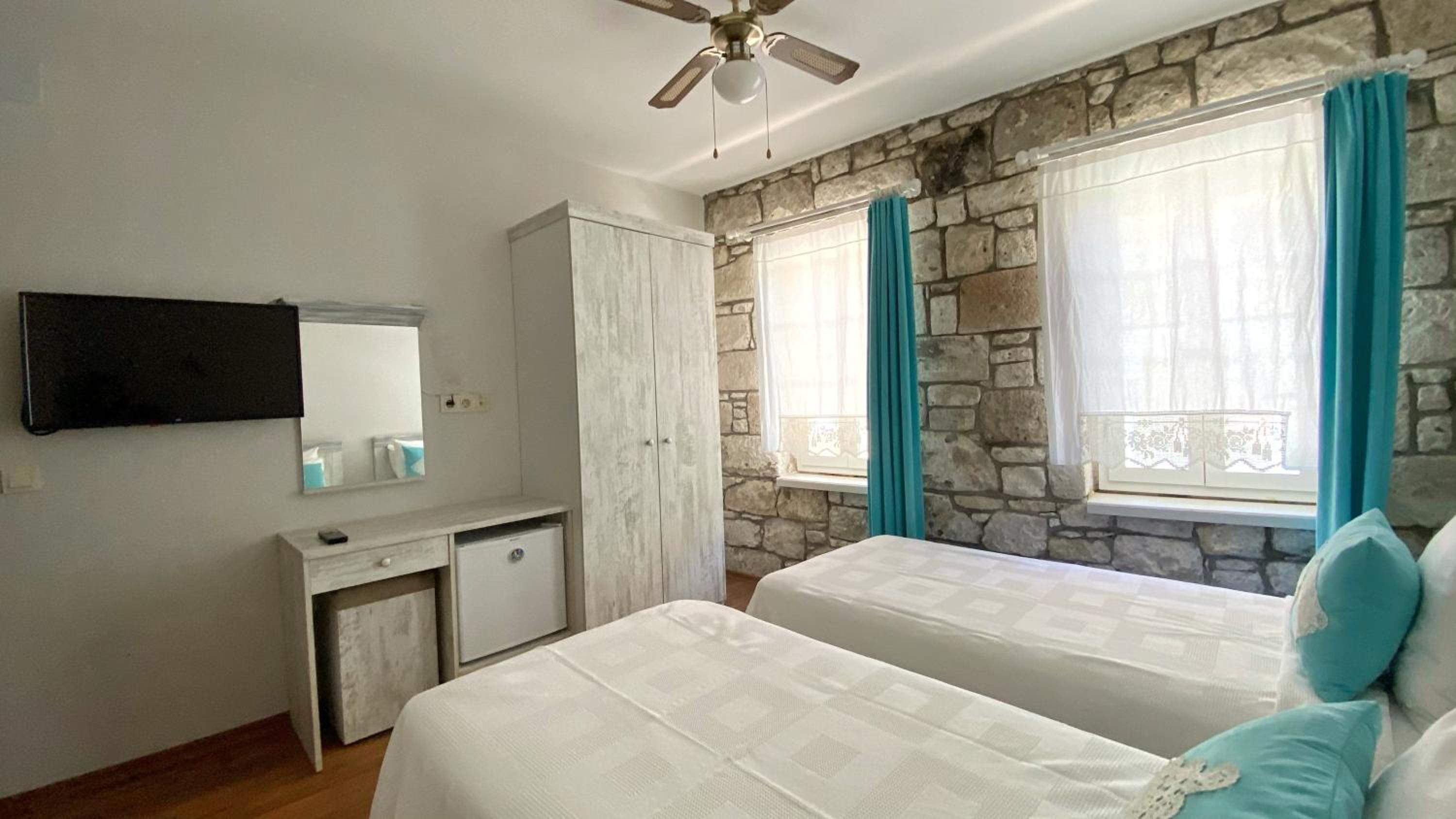 Deluxe Room - Photo 7