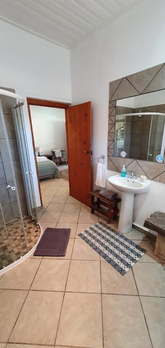 Double Room with Private Bathroom - Photo 3