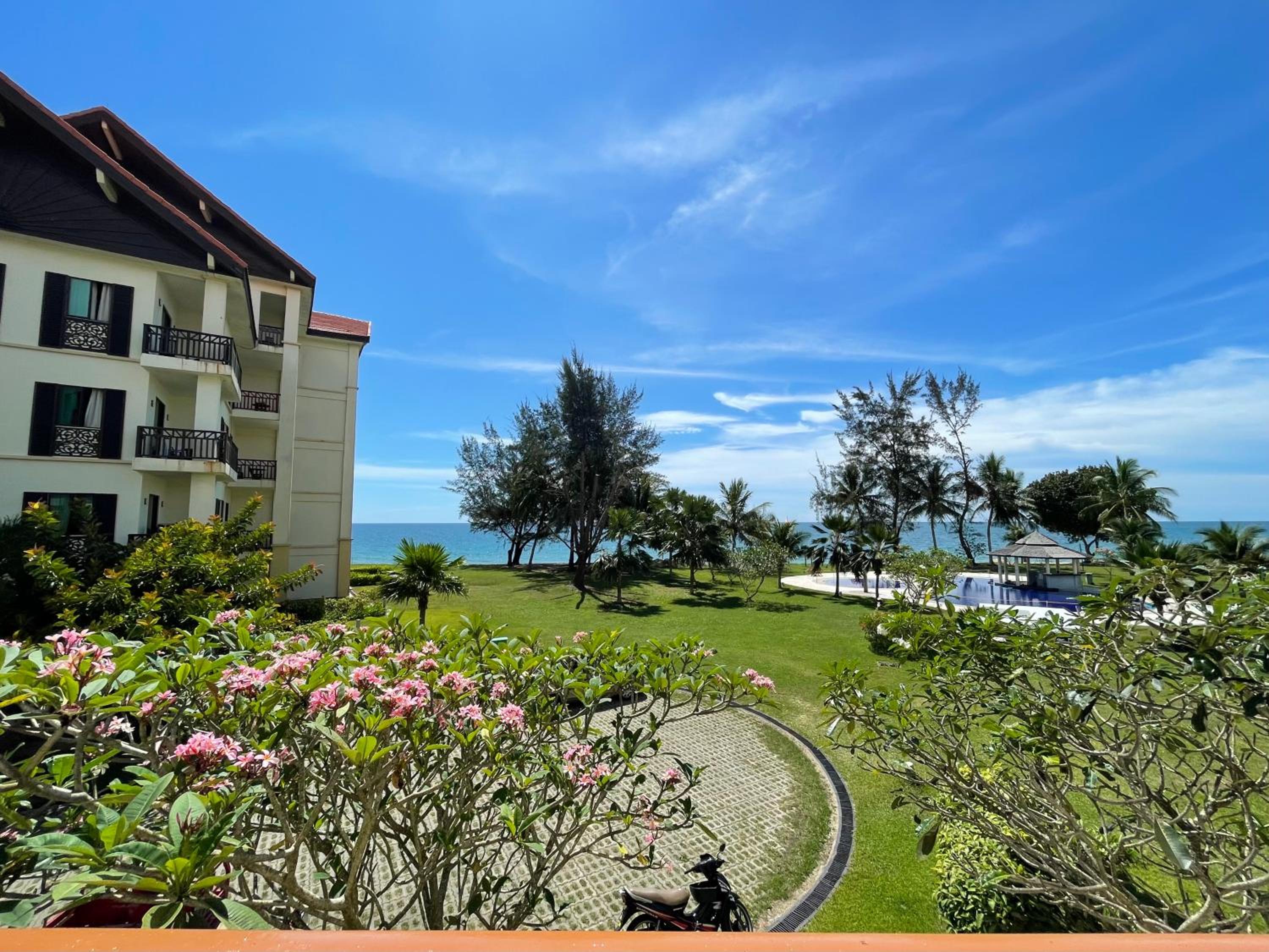 2-Bedroom Apartment with Seaview