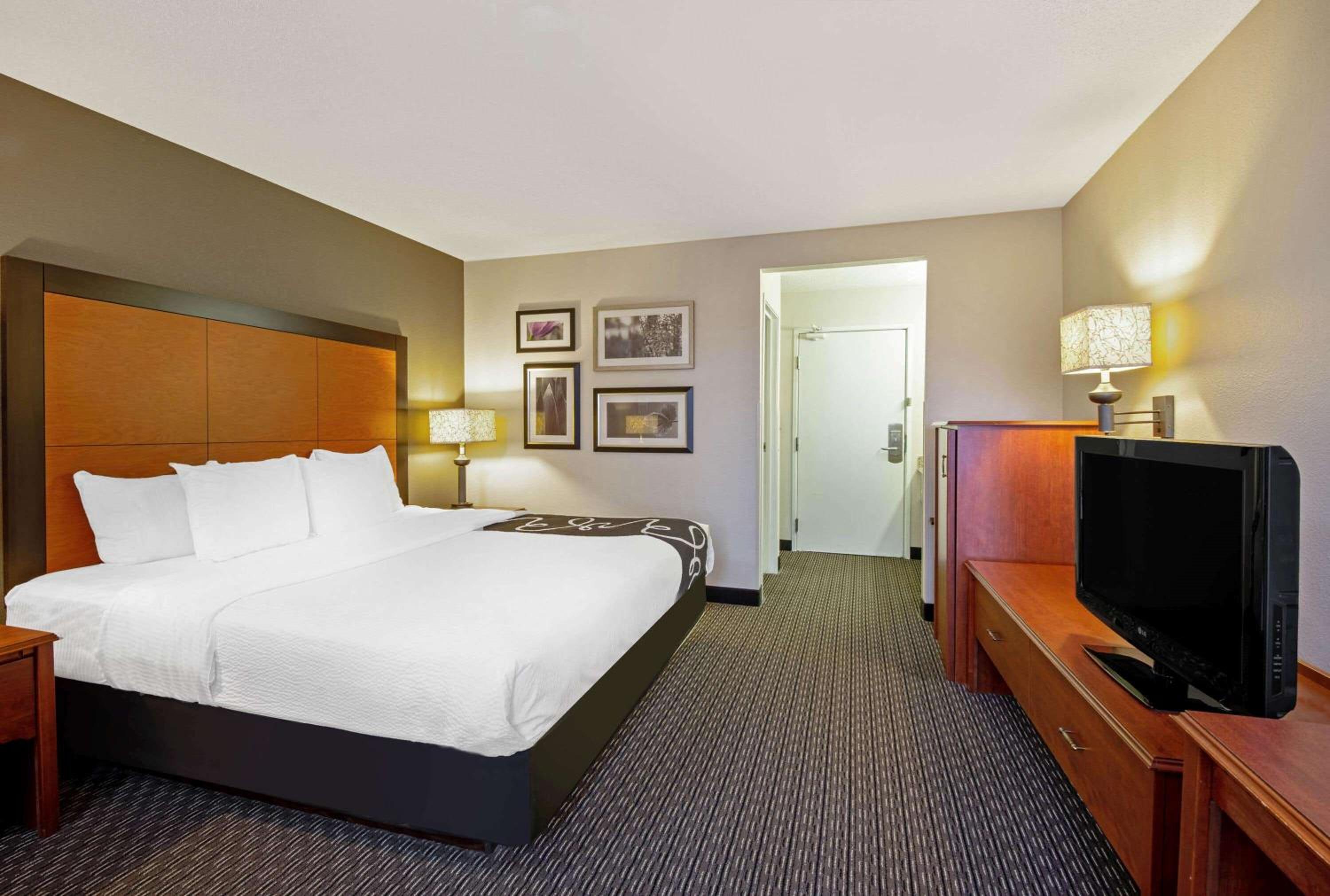 King Room - Non-Smoking - Photo 1