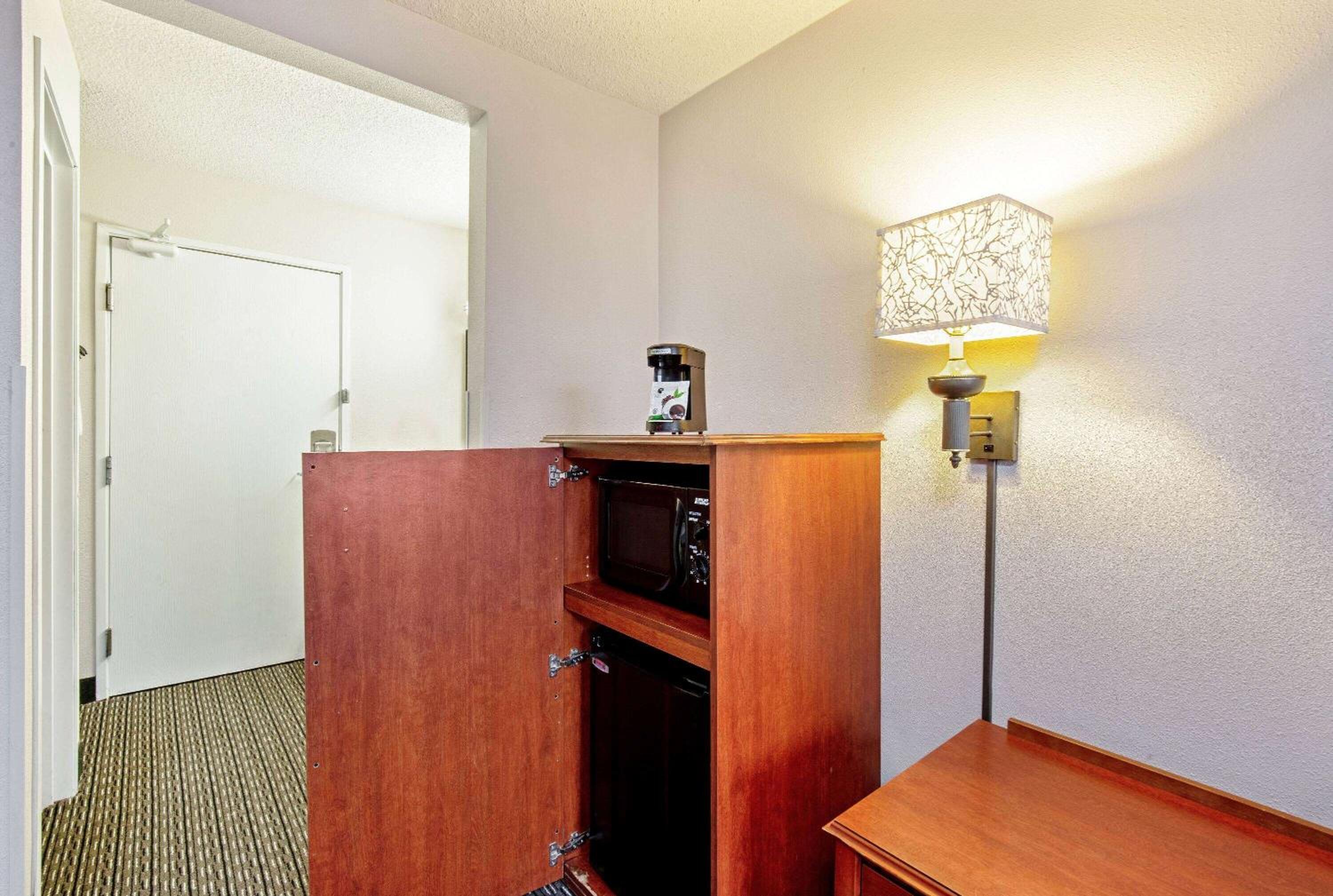 Double Room with Two Double Beds - Photo 2
