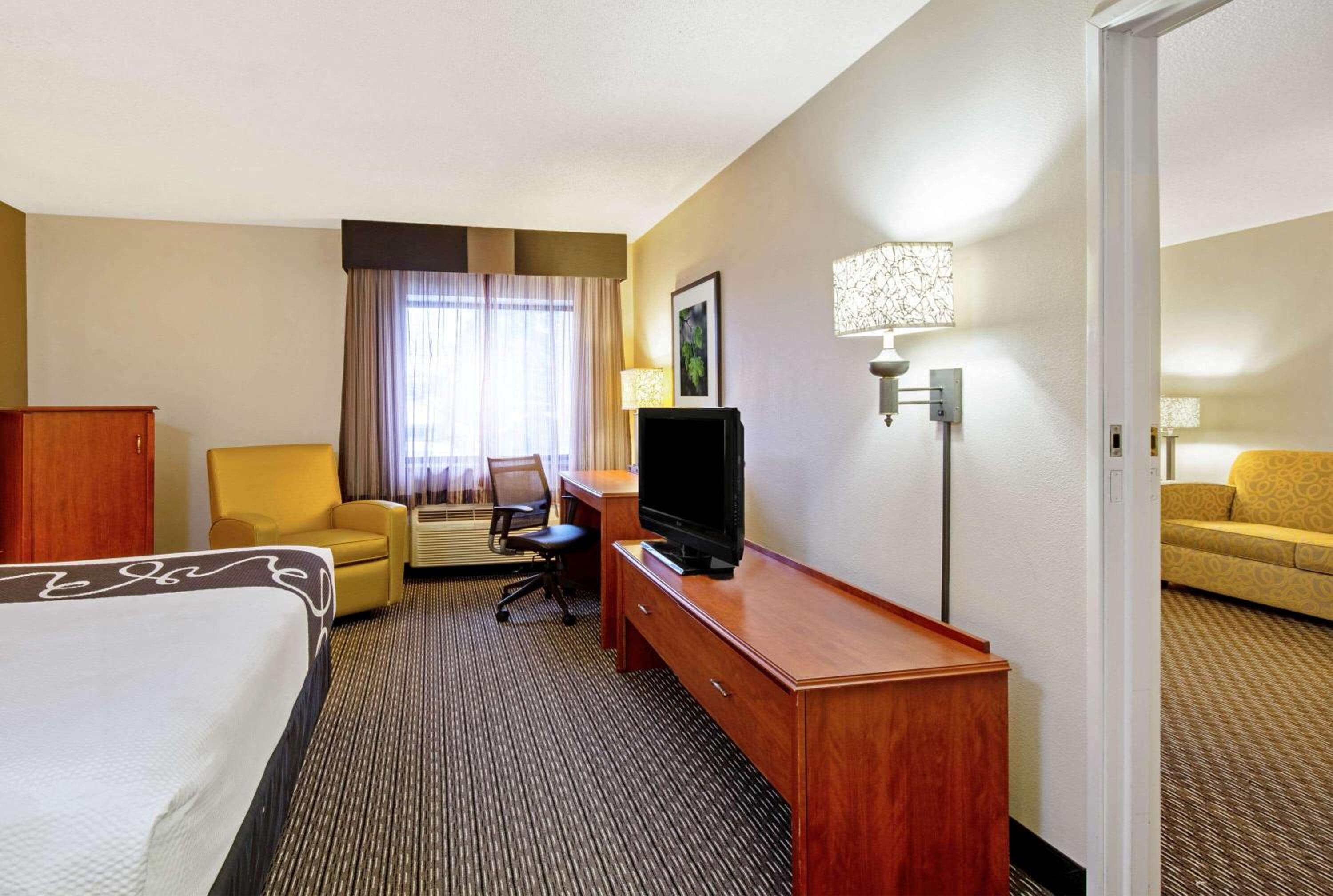 King Studio Suite - Non-Smoking photo 2