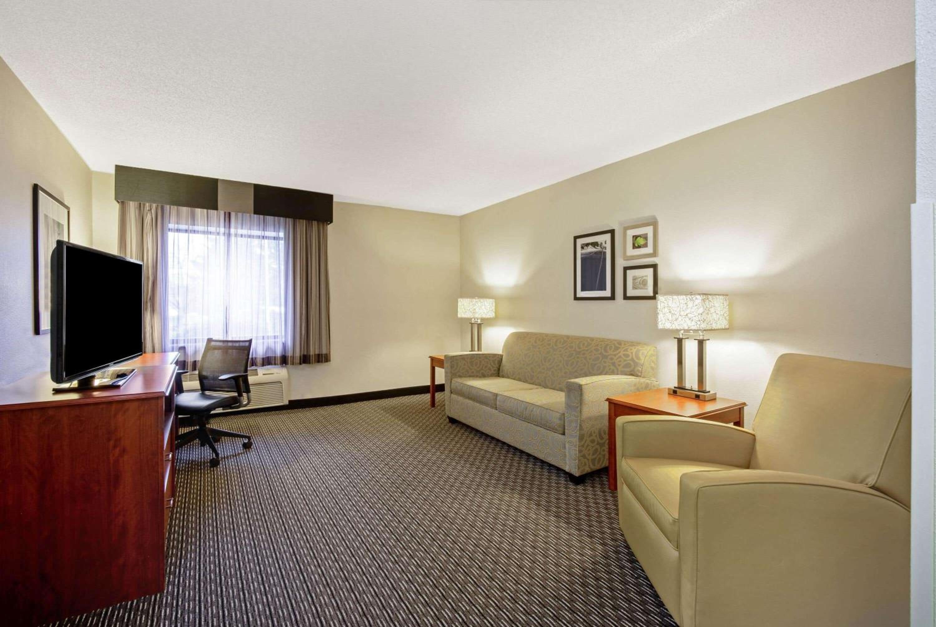 King Studio Suite - Non-Smoking photo 3