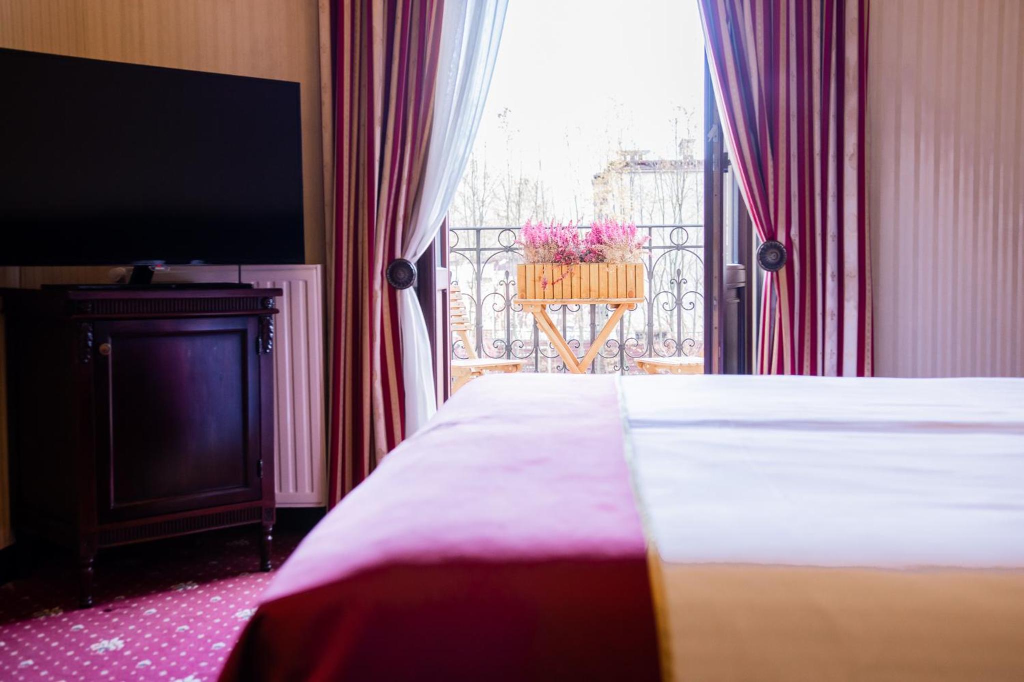 Superior Double Room with Balcony - Photo 7