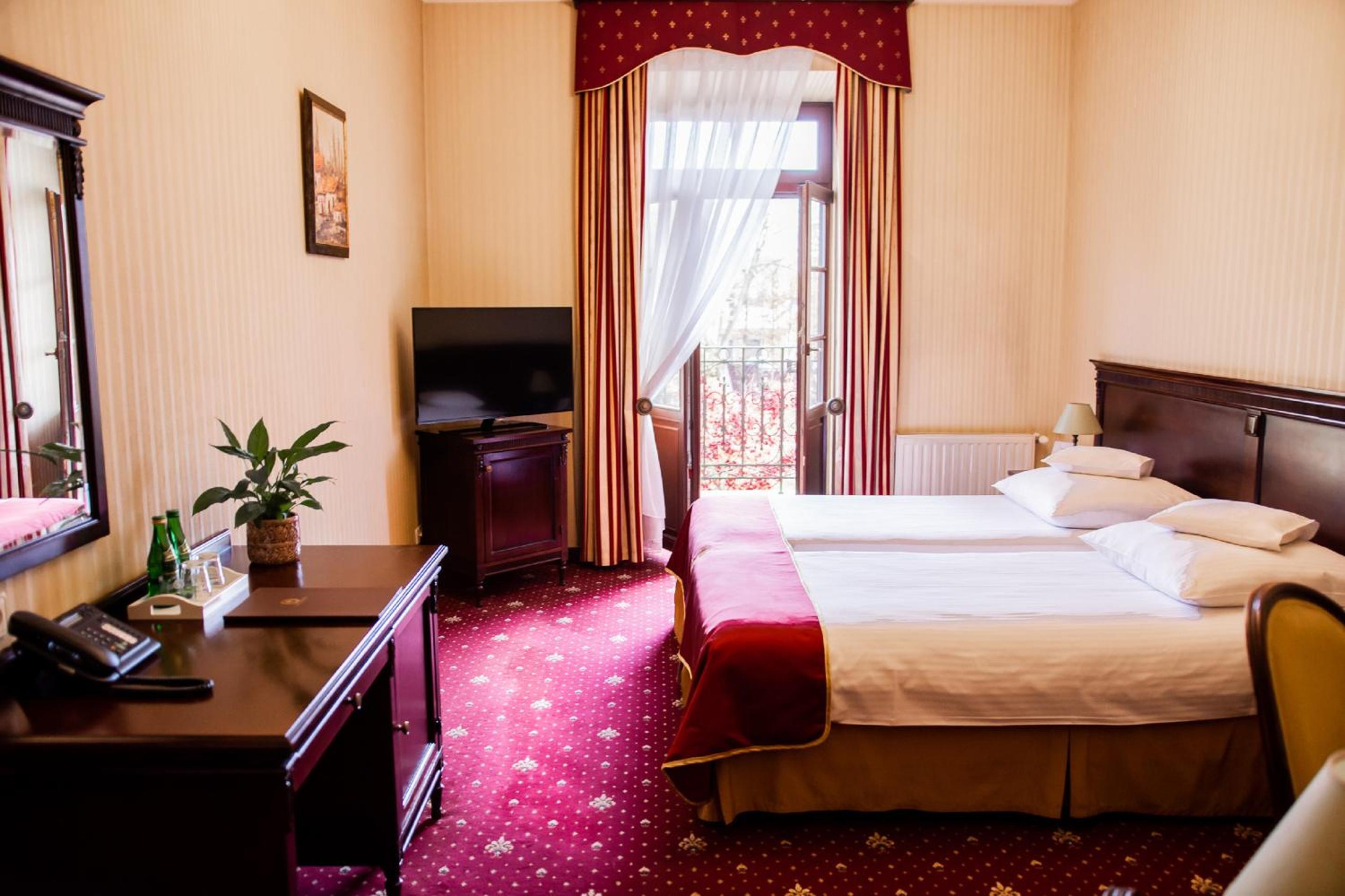 Superior Double Room with Balcony - Photo 2