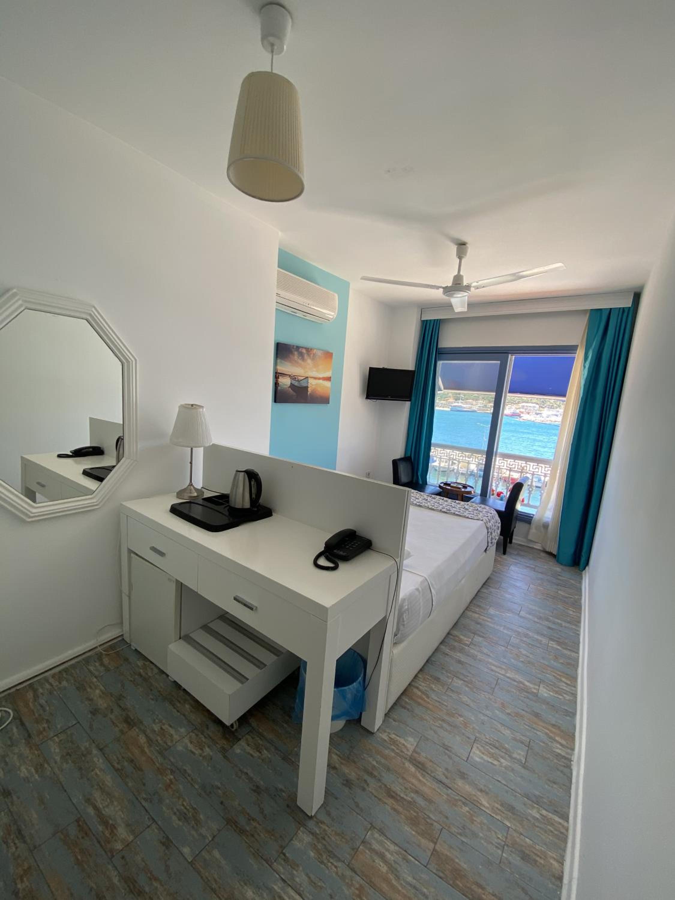 Double Room with Sea View - Photo 19