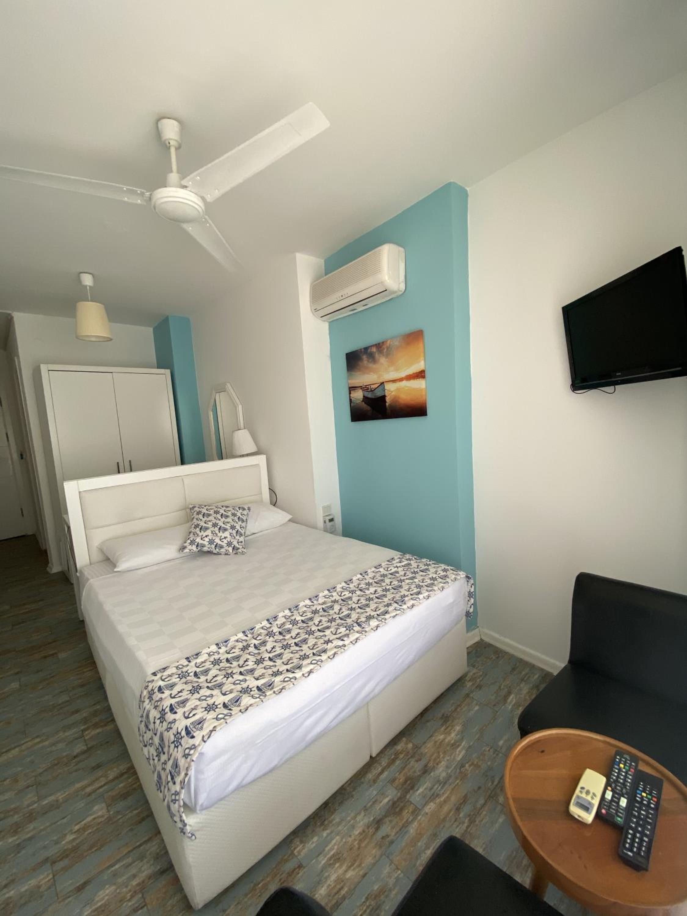 Double Room with Sea View - Photo 22
