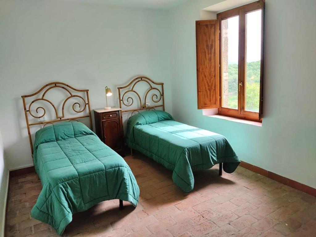Three-Bedroom House photo 3