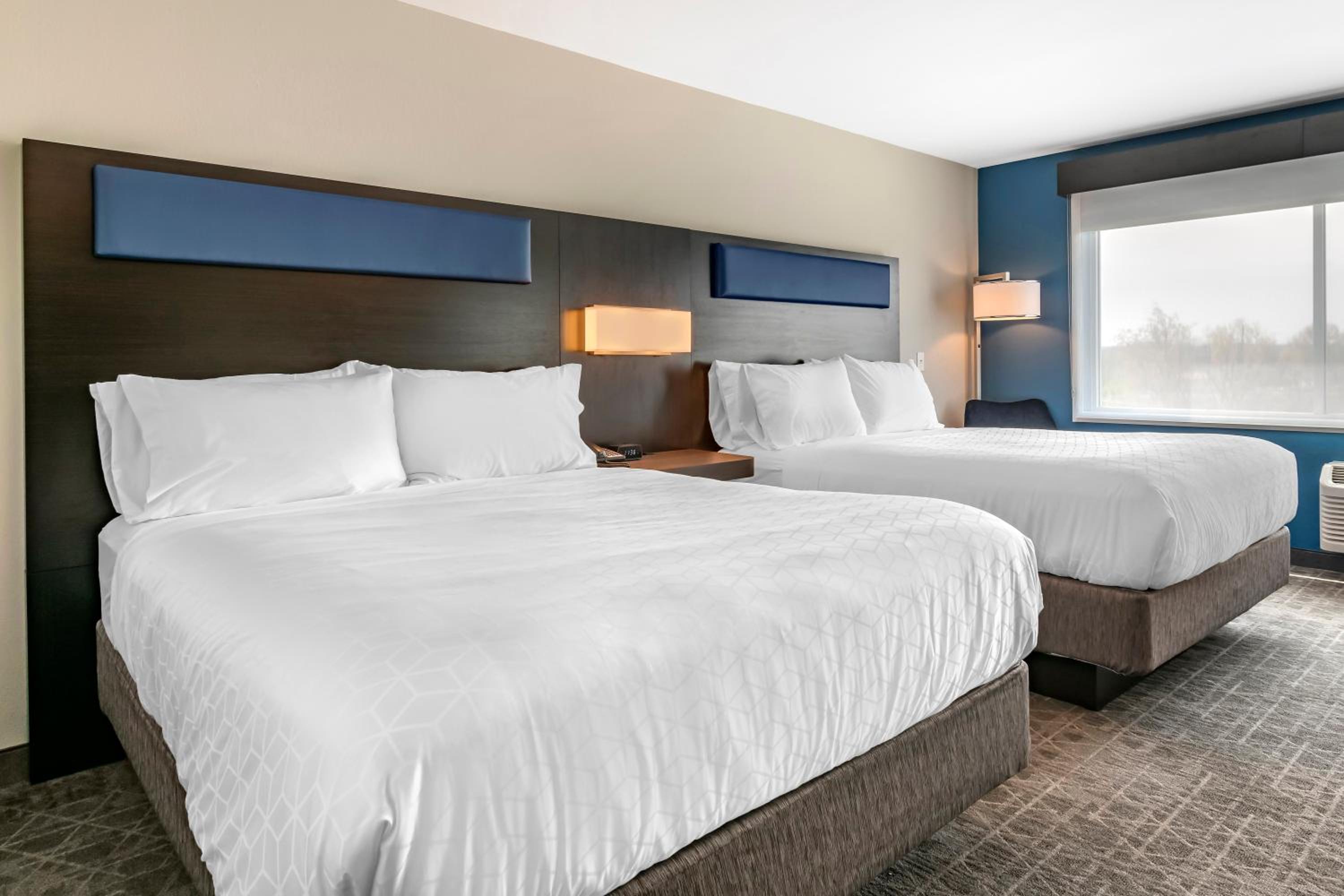 Standard Room with Two Queen Beds - Photo 1