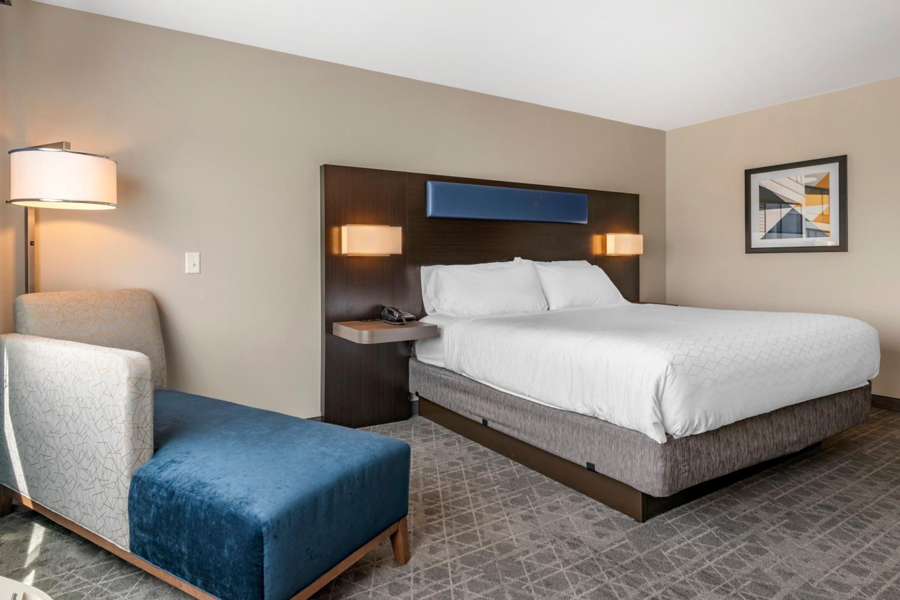 Standard King Room - Photo 2