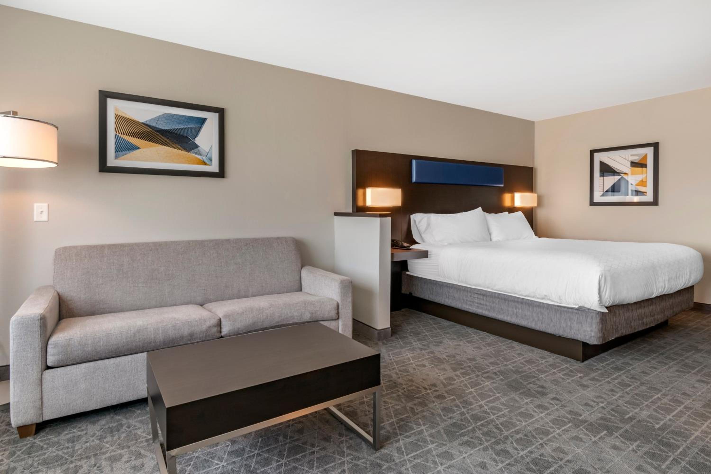King Suite - Photo 2