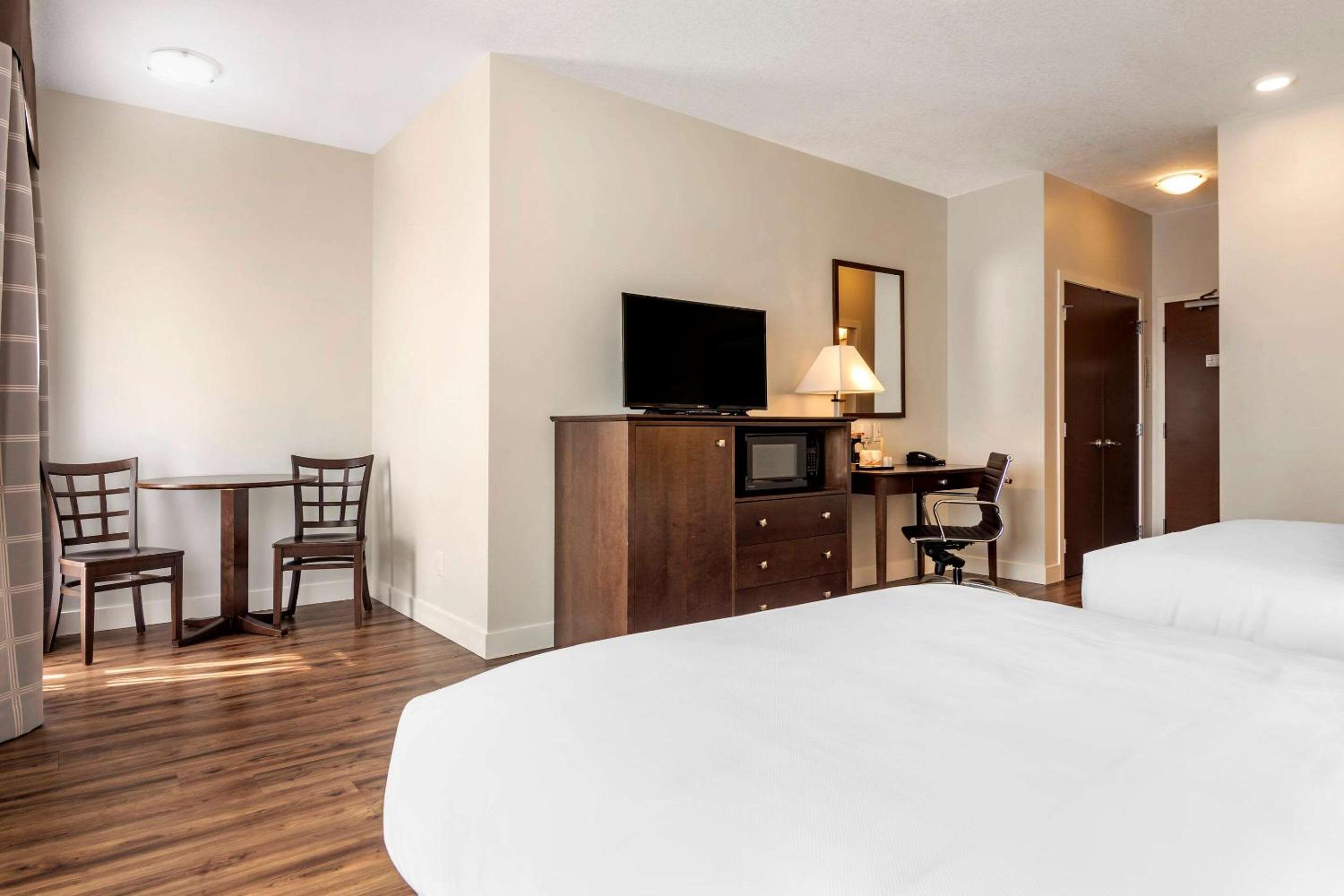 Superior Queen Room with Two Queen Beds -  Non Smoking/Interior Halls photo 1