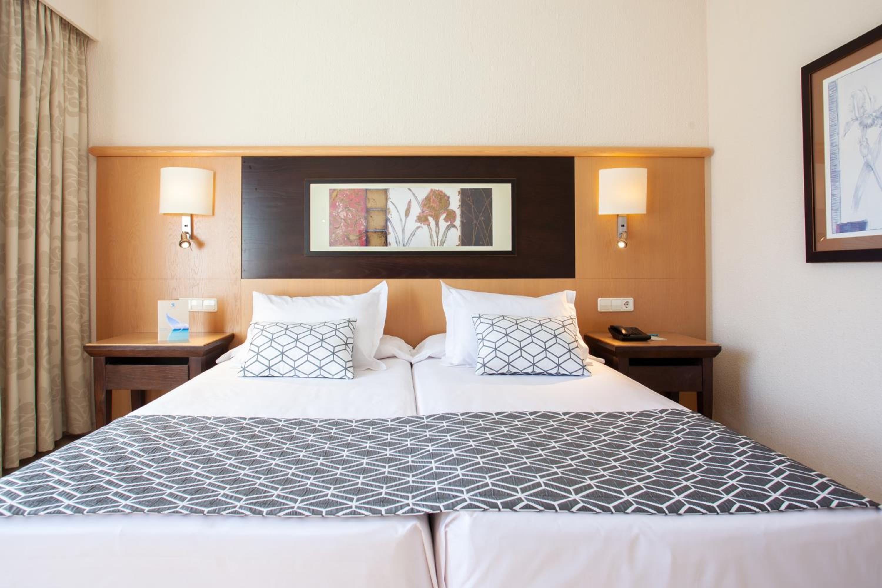 Economy Twin Room (2 Adults) photo 3