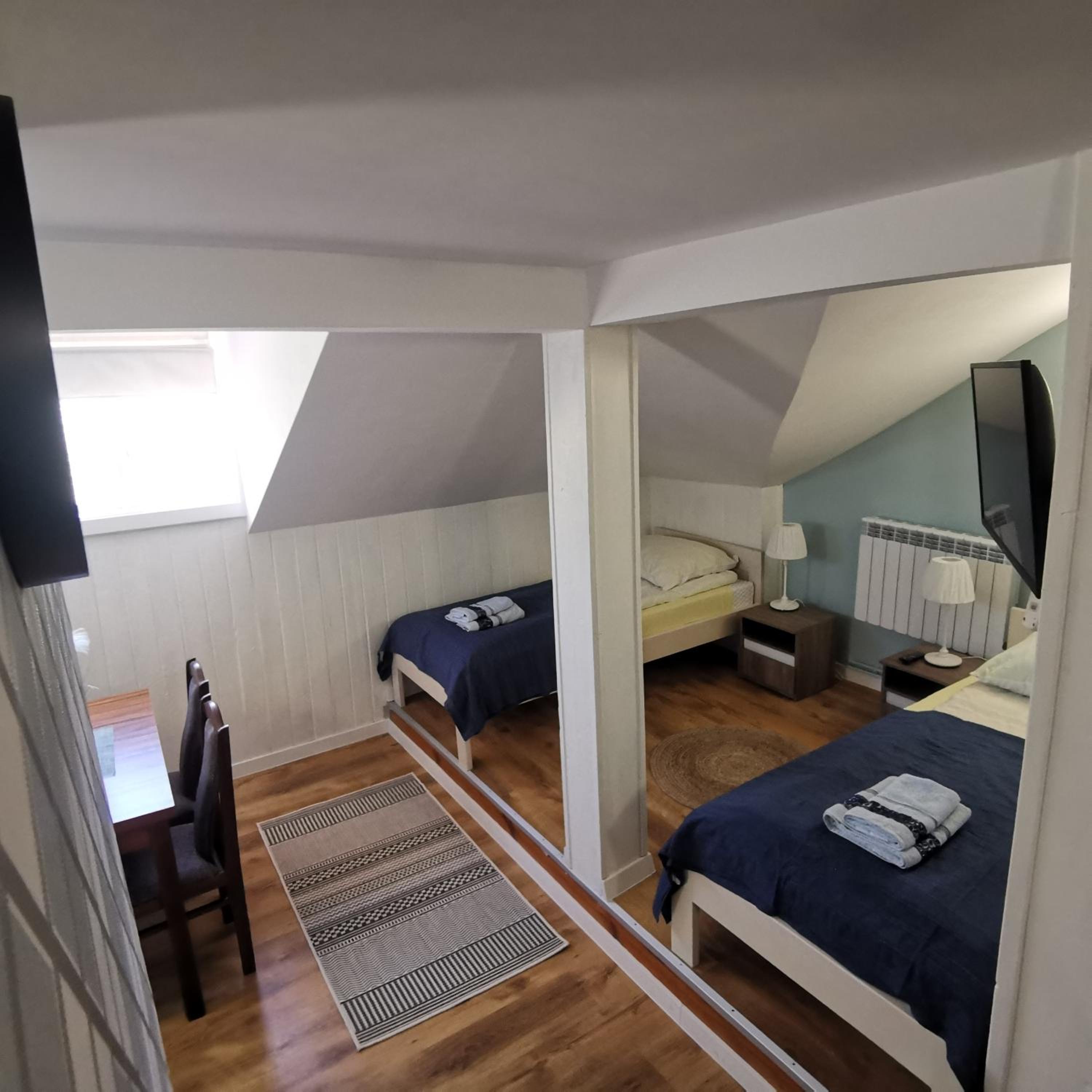 Quadruple Room with Private Bathroom photo 3