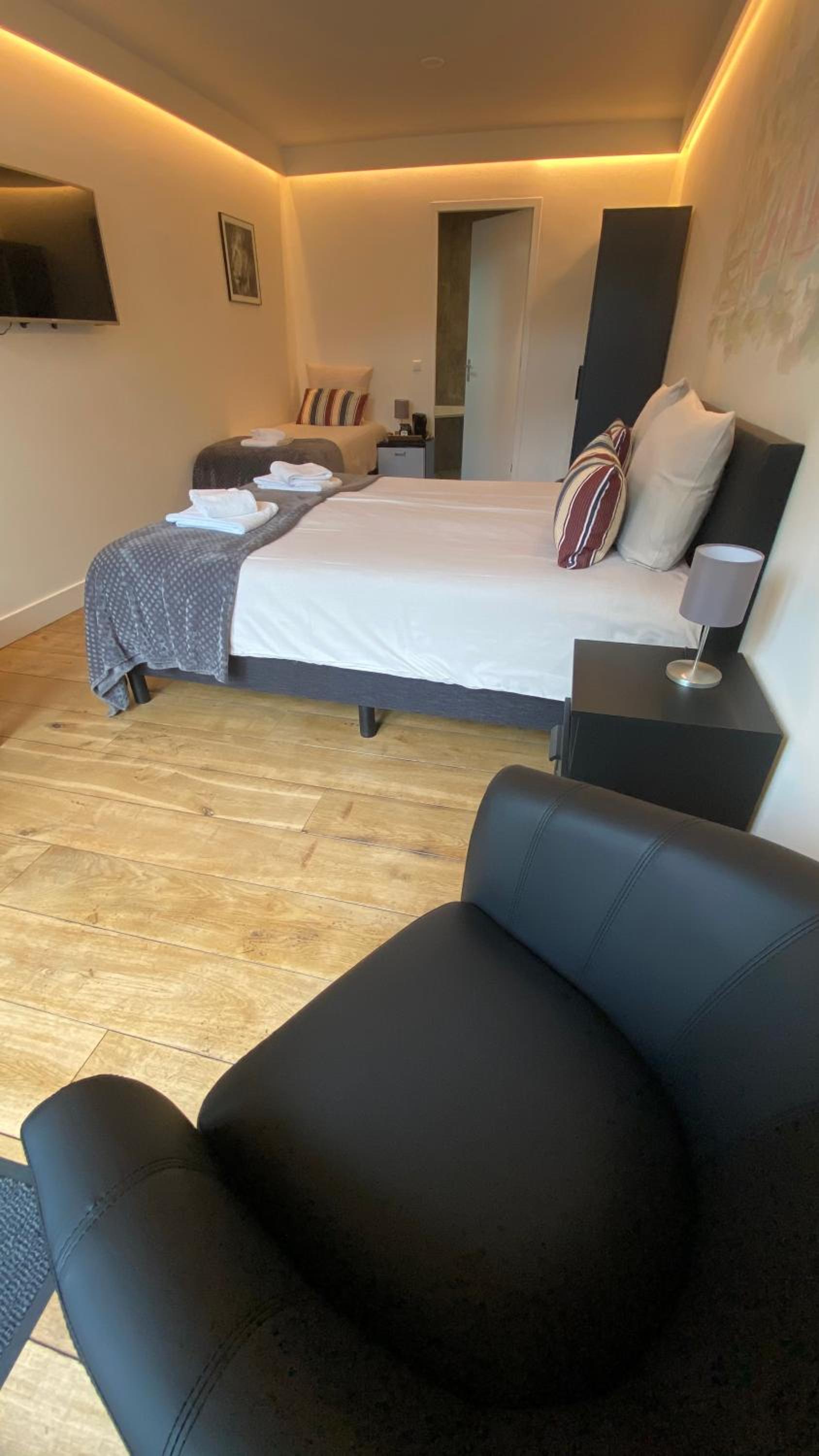 Superior Double or Twin Room with Garden View - Photo 4