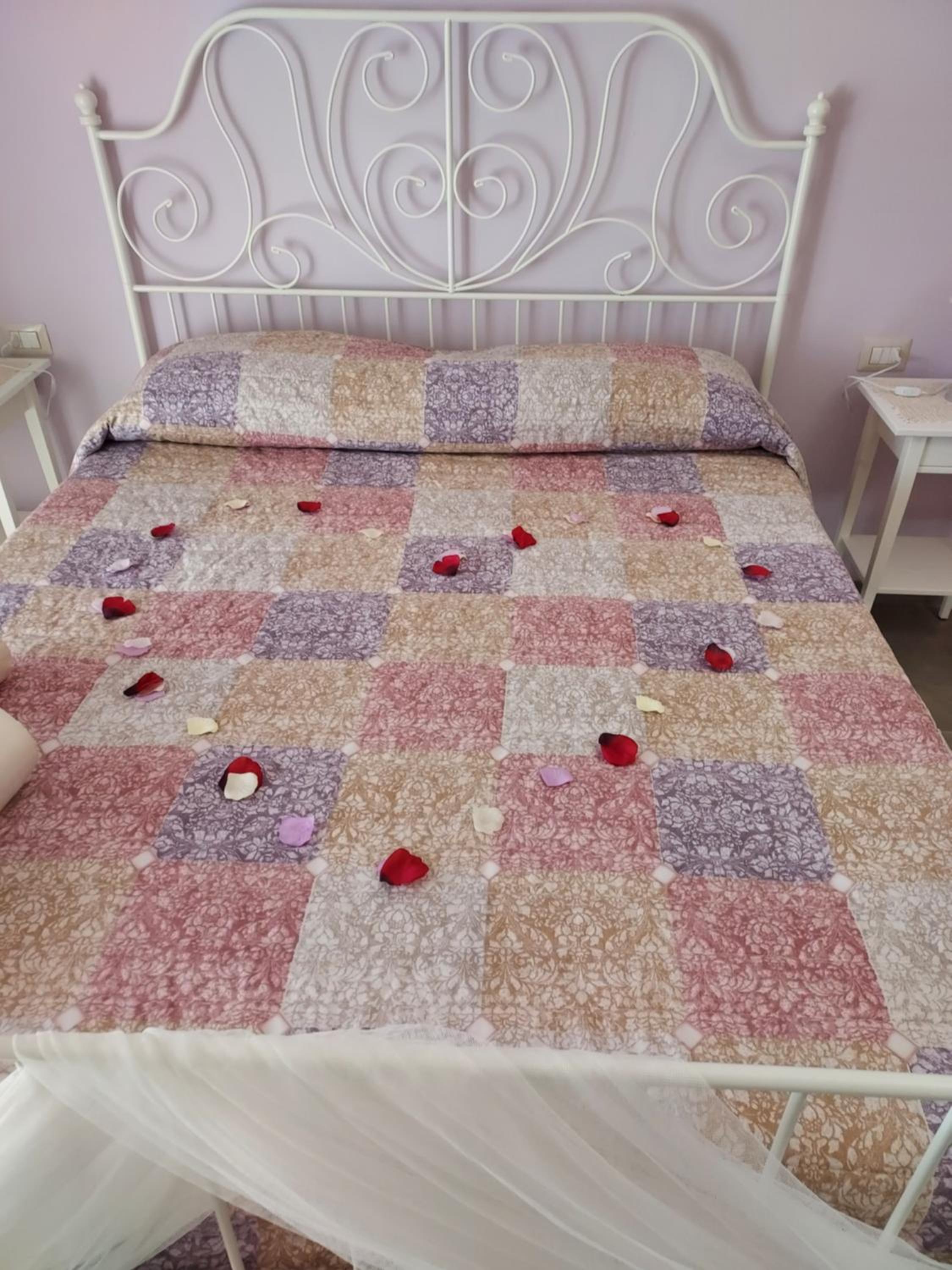 Quadruple Room with Private Bathroom - Photo 28