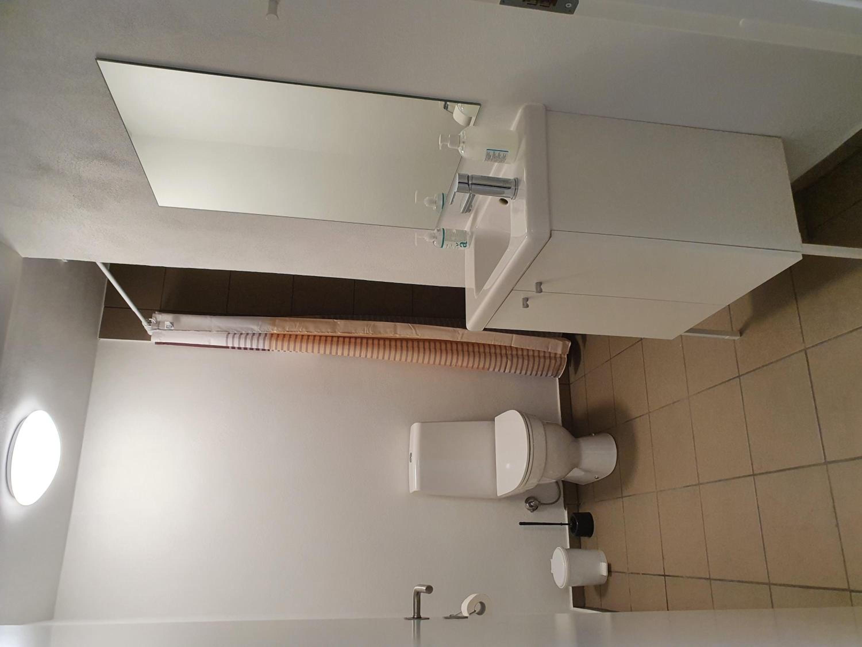Two-Bedroom Apartment (8 Adults) photo 2