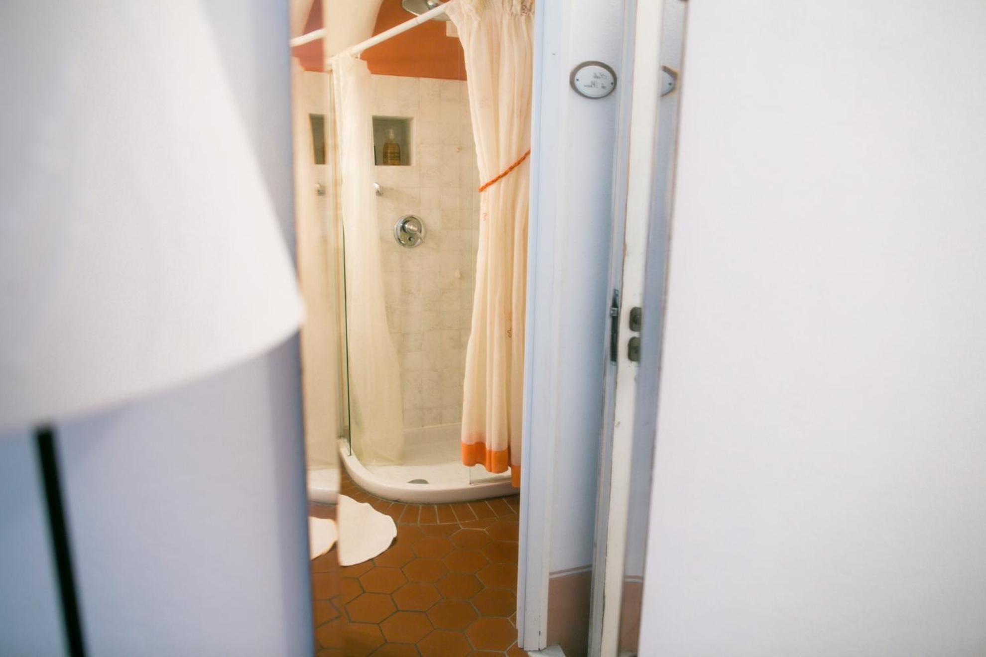 Double Room - Photo 6