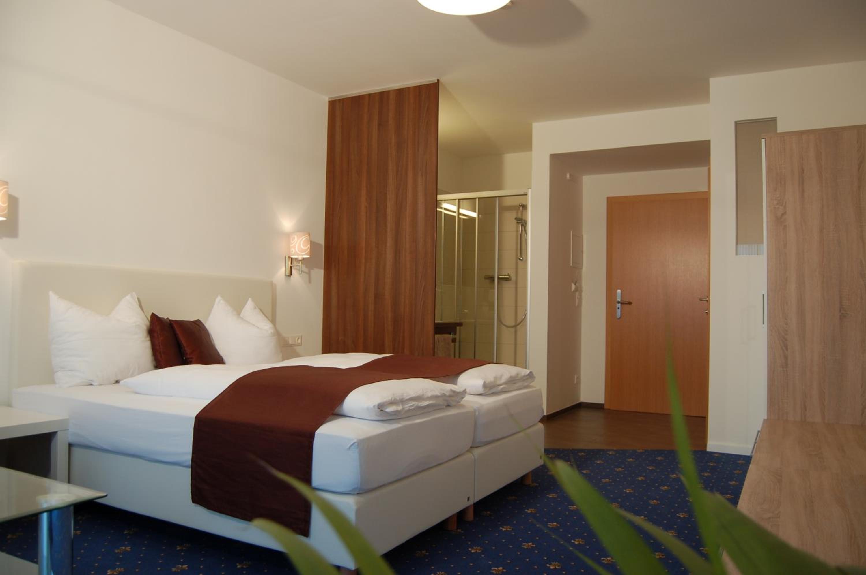 Double Room with Balcony - Photo 14