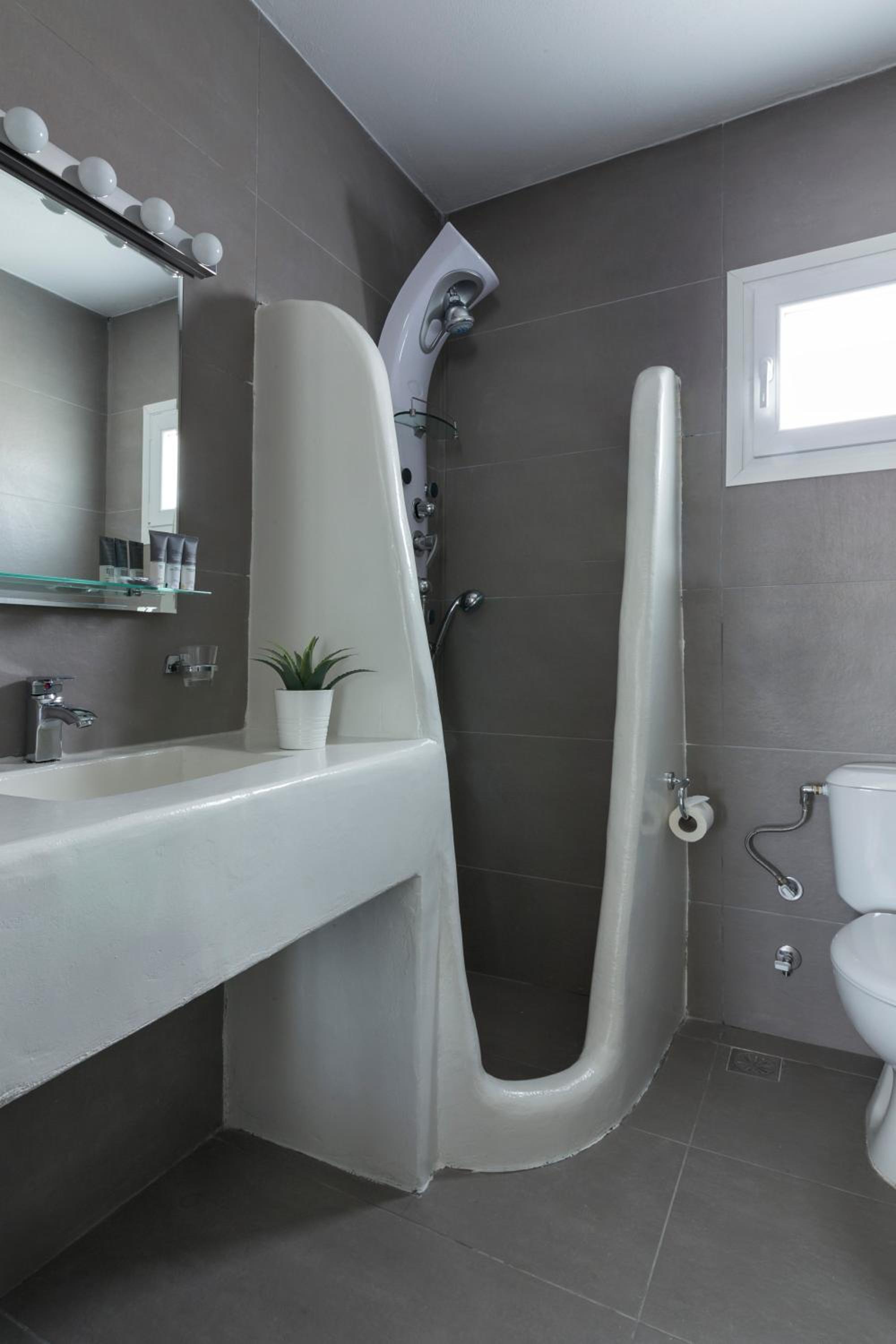 Two-Bedroom Suite with Private Pool and Sea View photo 2