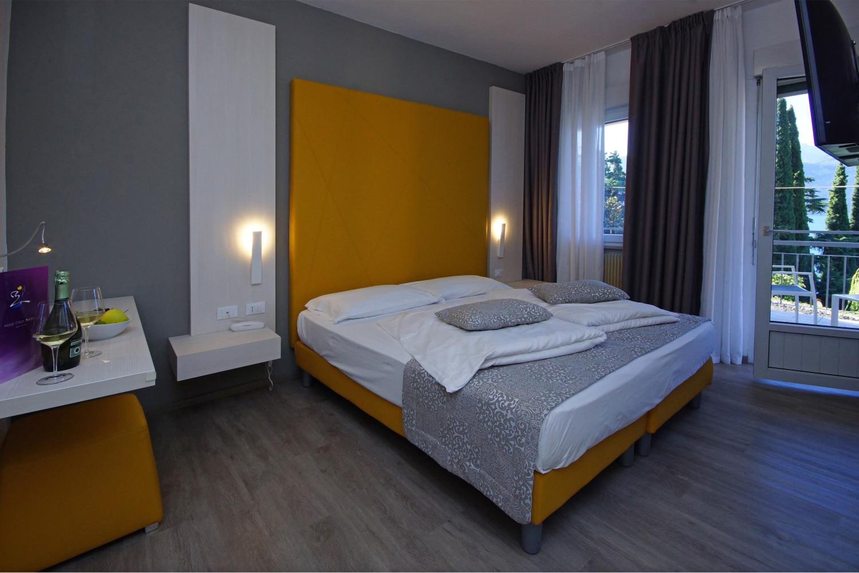 Double Room with Lake View photo 1