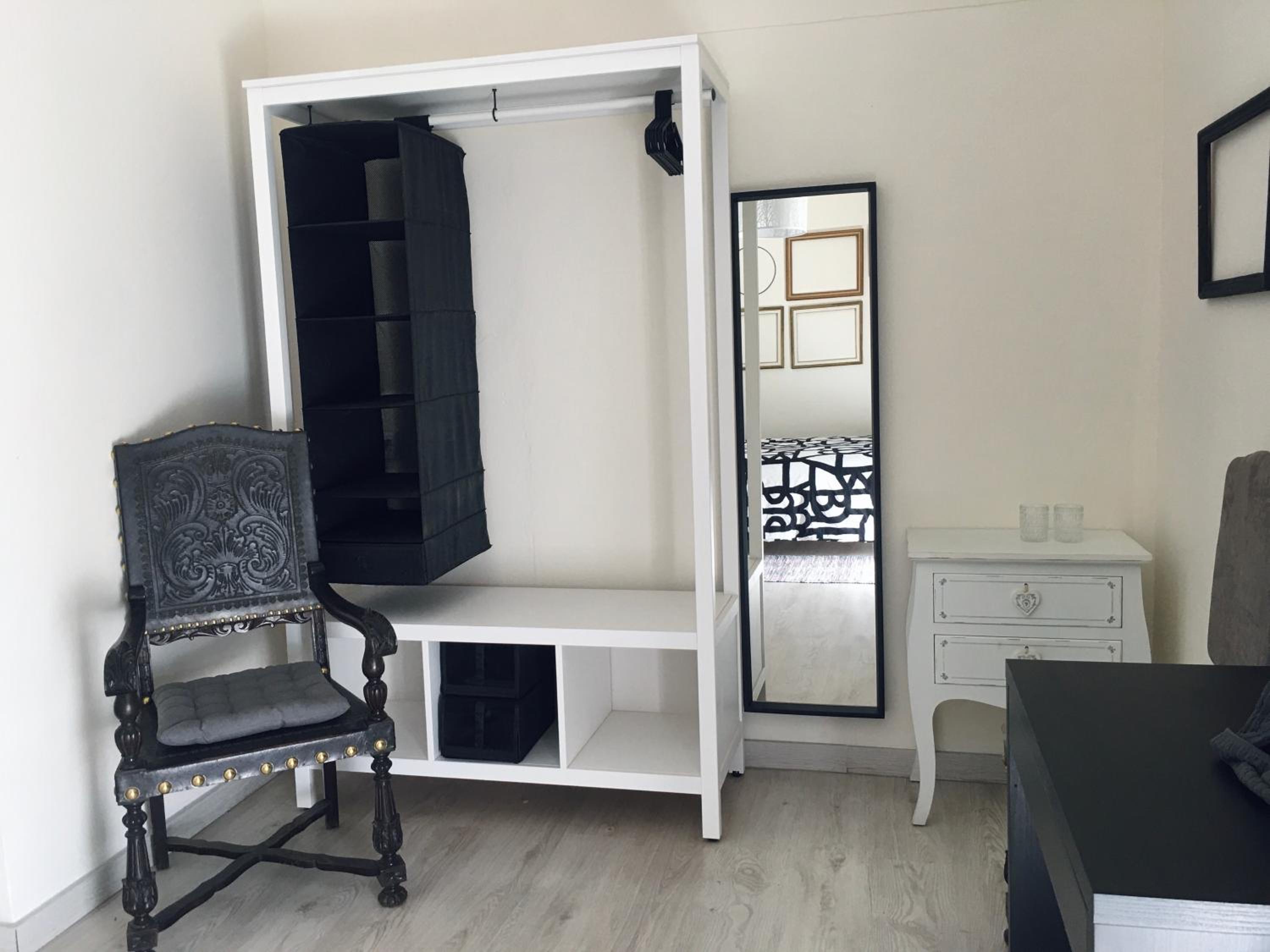 Double Room with Balcony - Photo 11