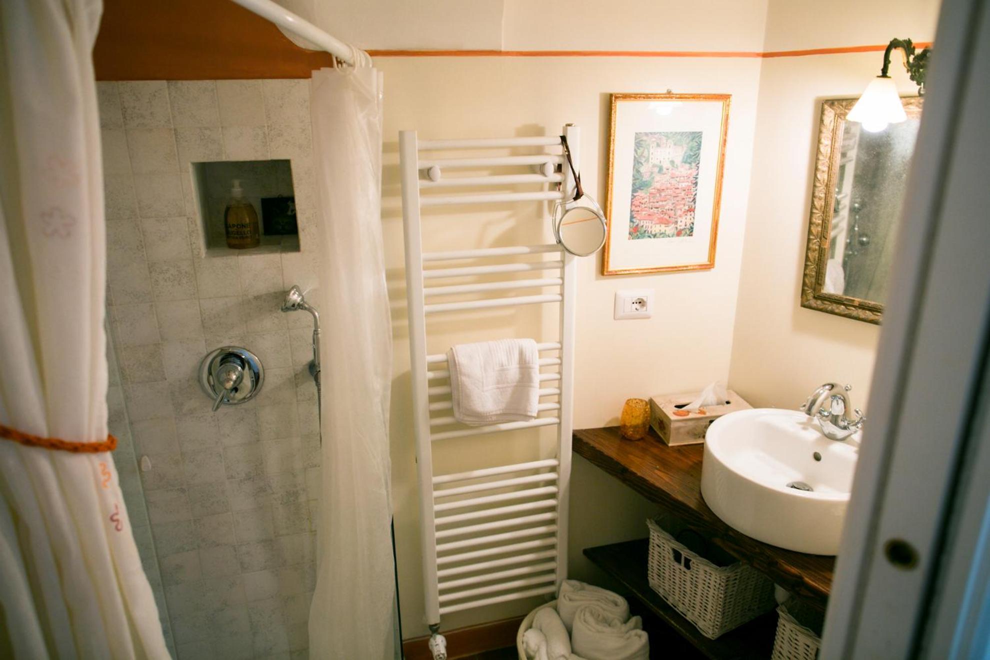 Double Room - Photo 12
