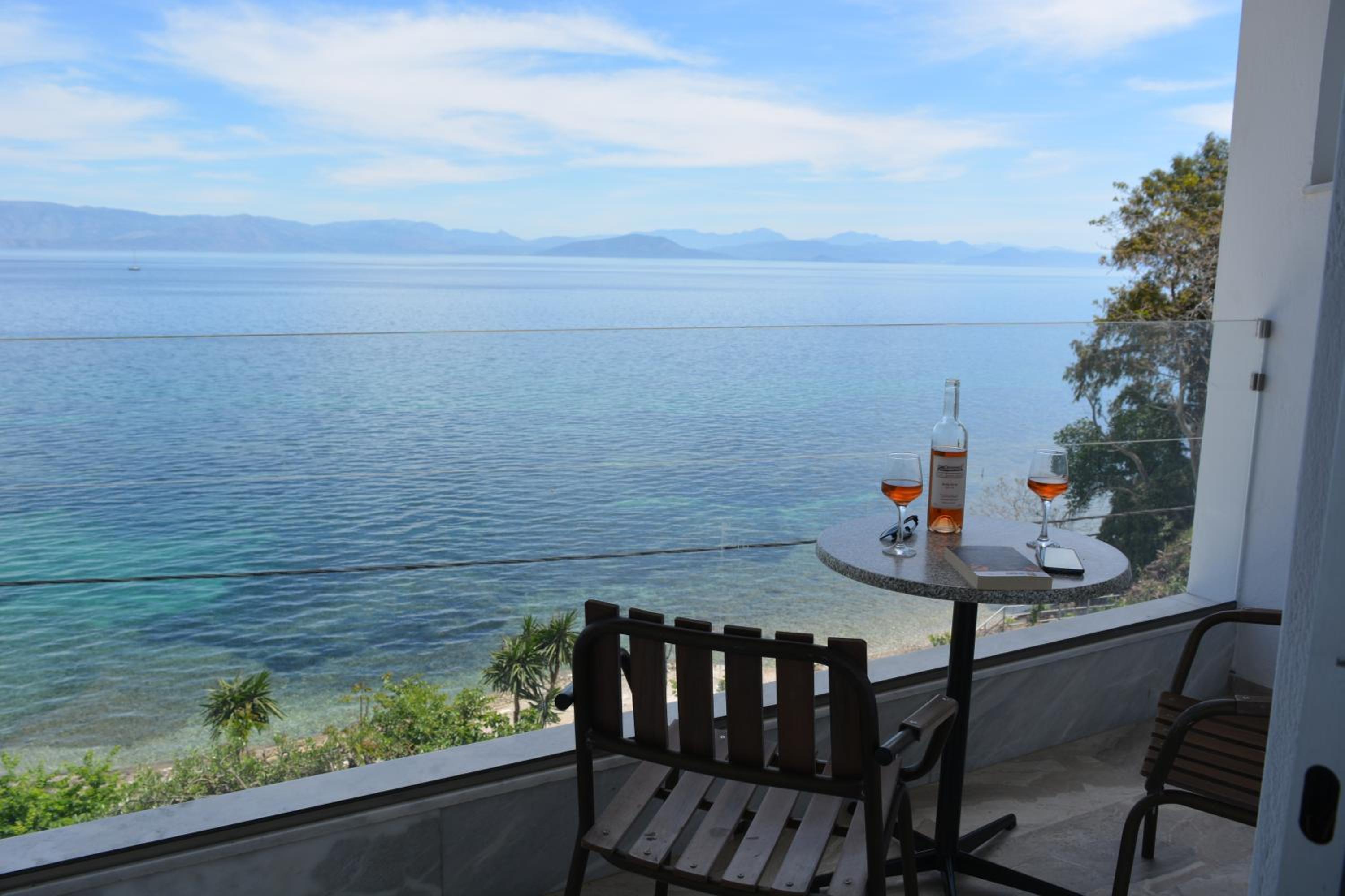 Double or Twin Room with Sea View photo 3