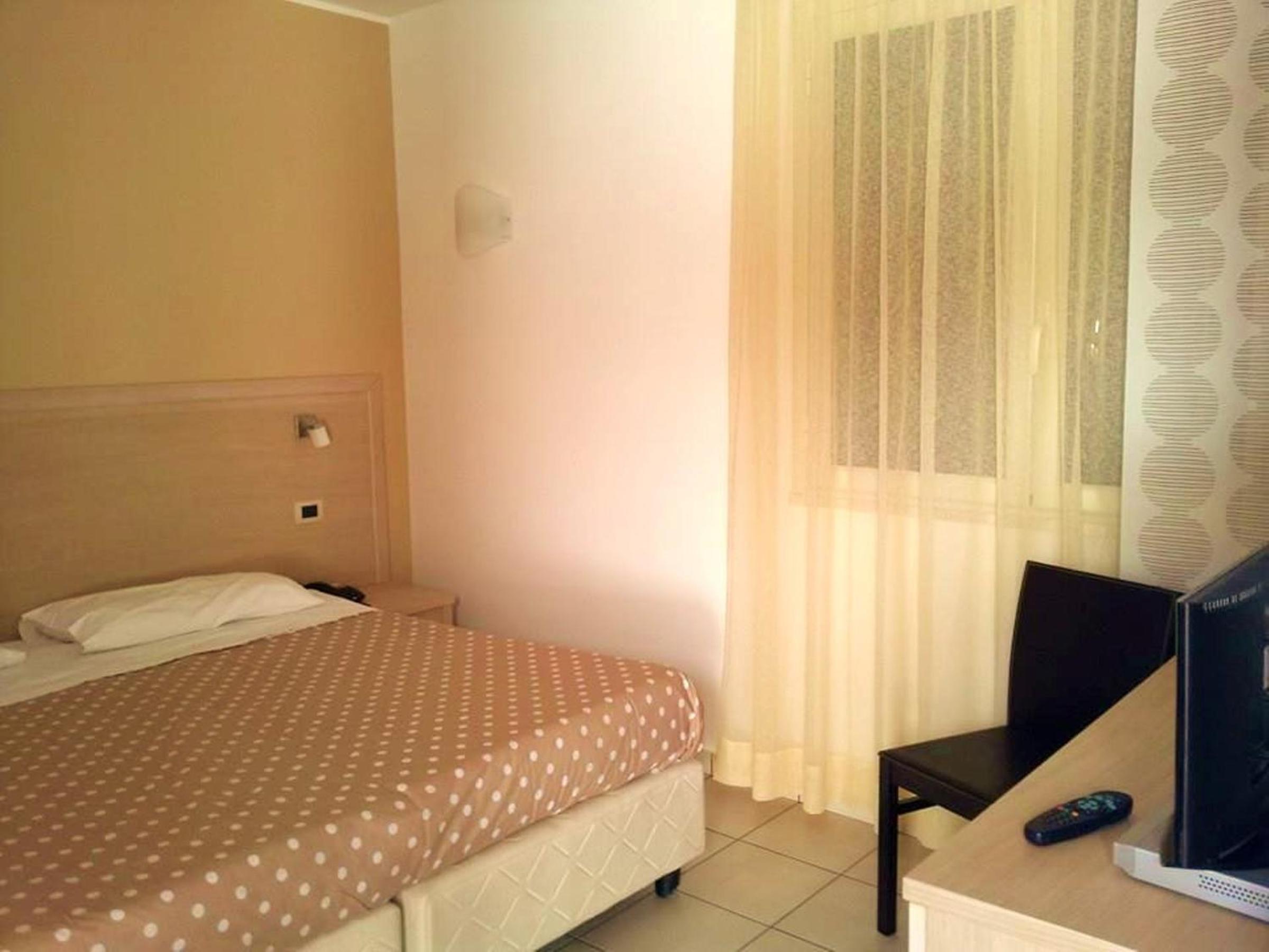 Double Room - Photo 6