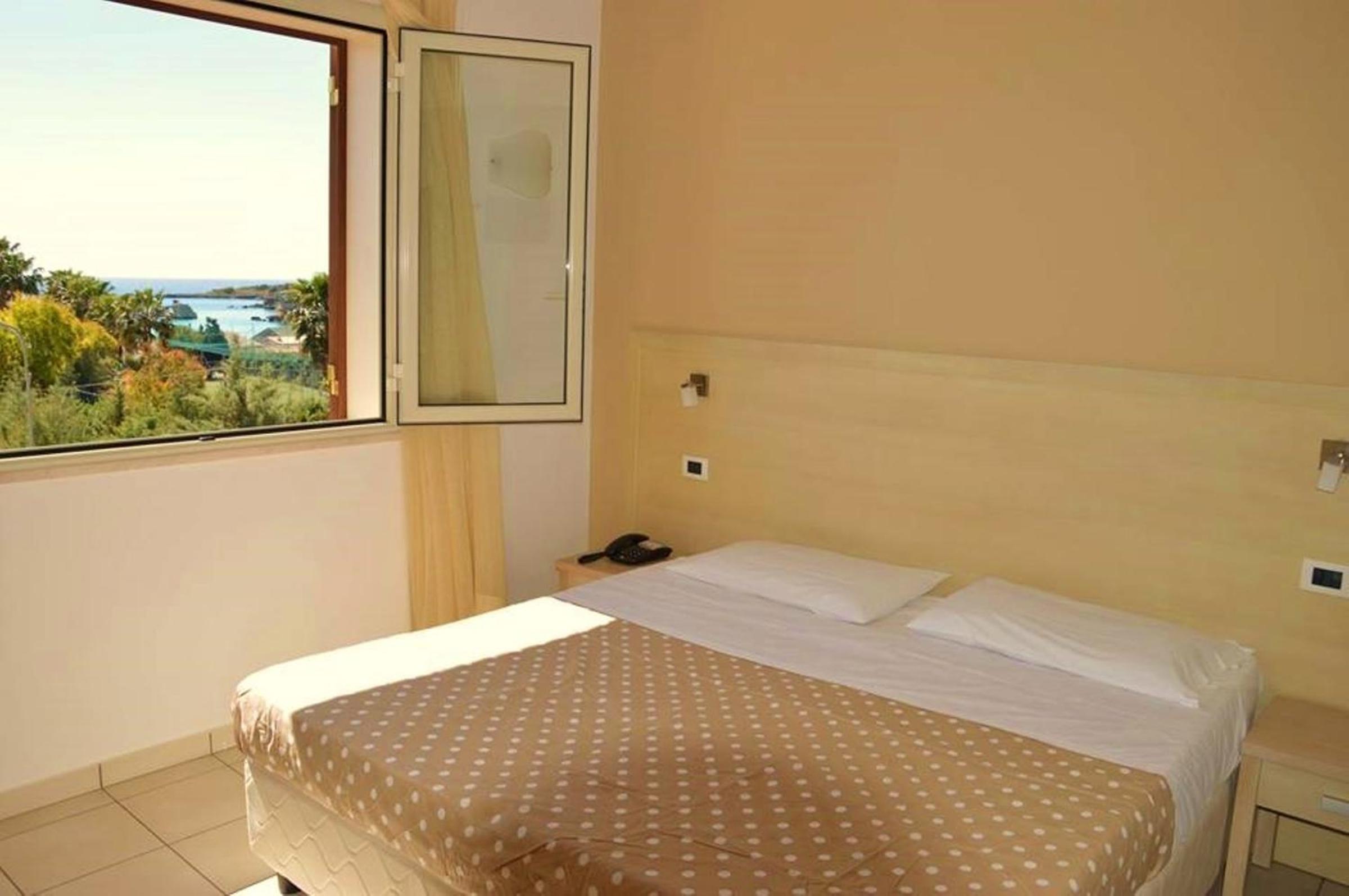 Double Room - Photo 8
