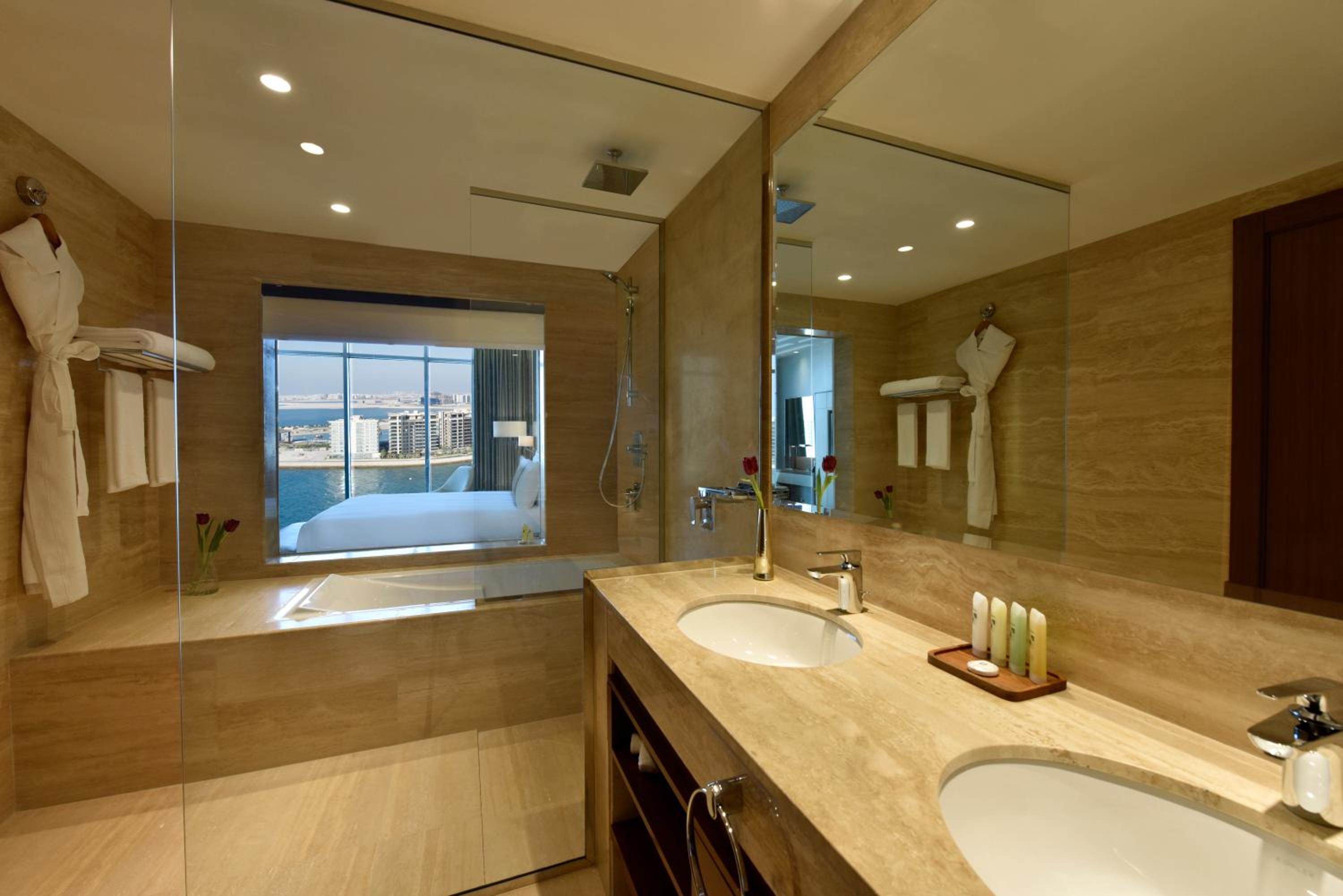 Deluxe Accessible Room - Photo 2