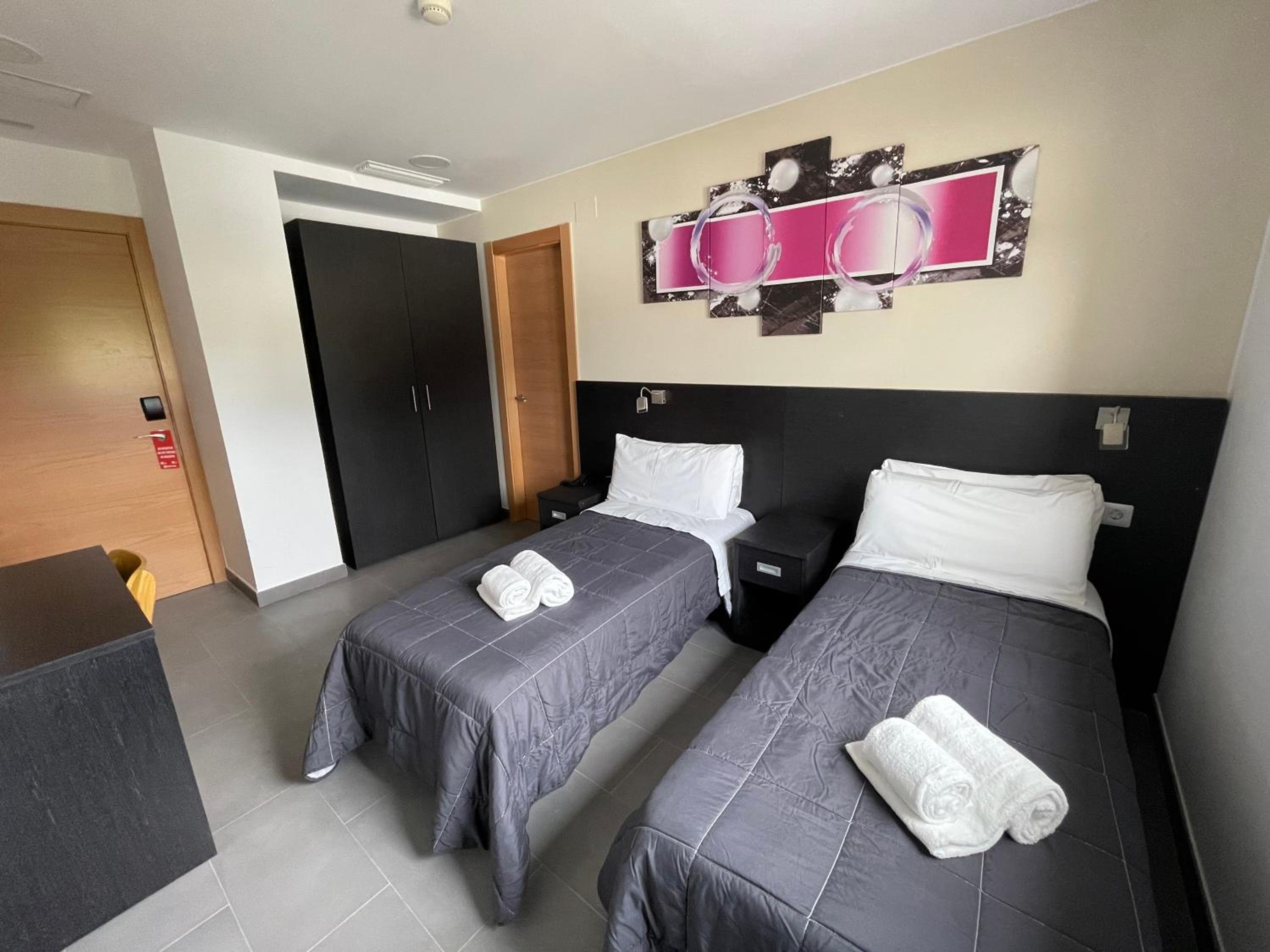 Twin Room - Photo 1