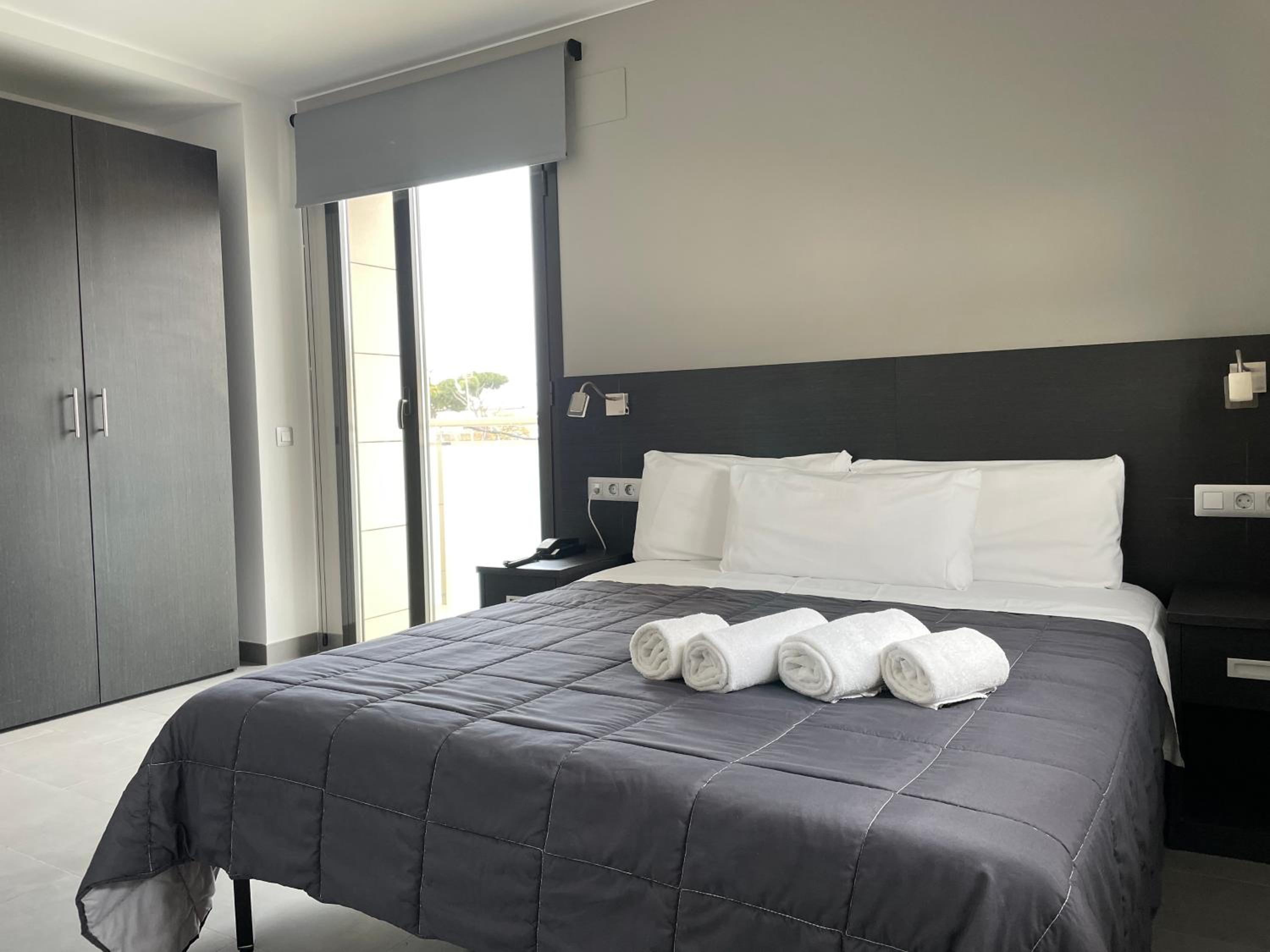 Double Room - Photo 15