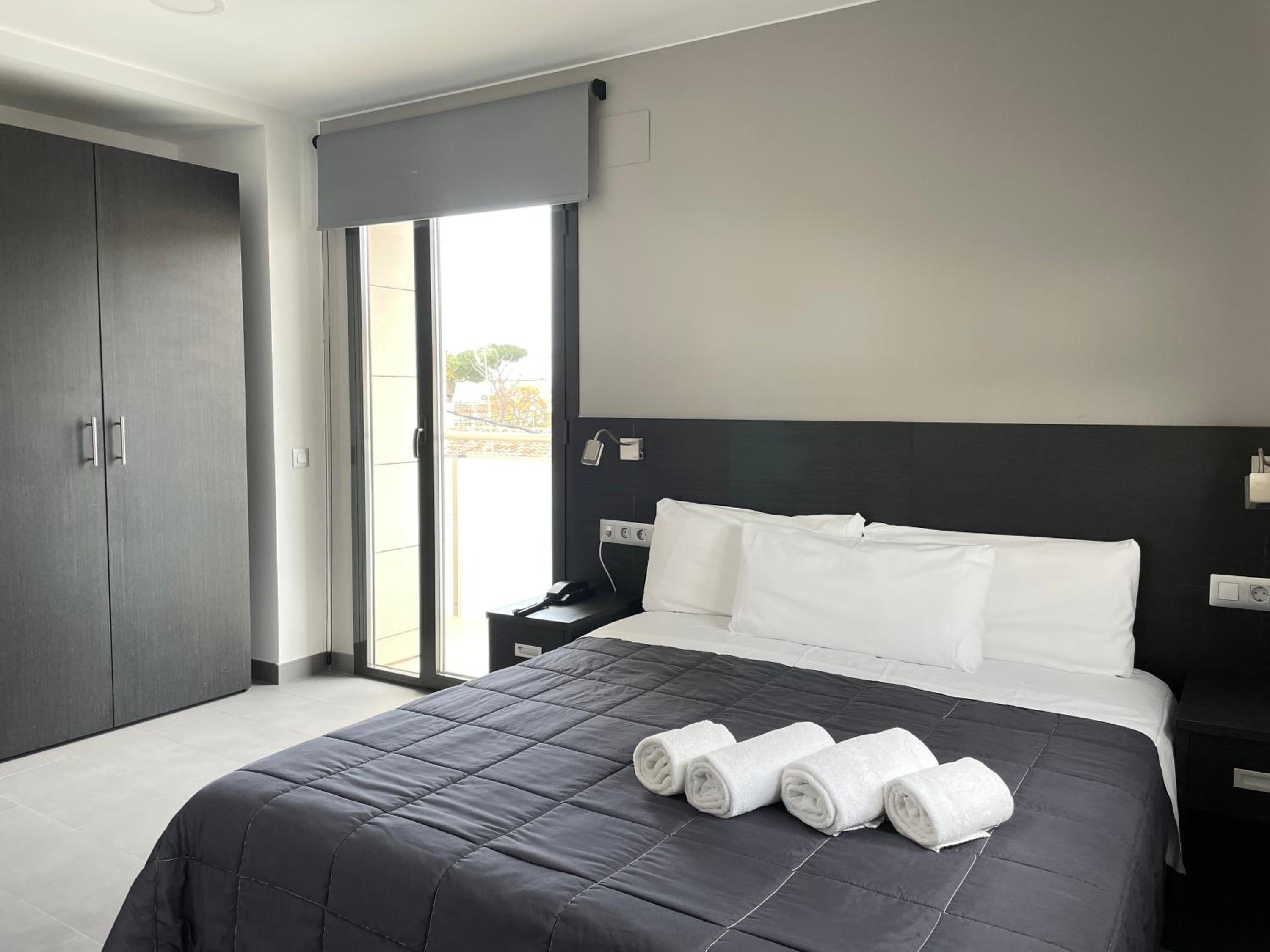 Double Room - Photo 16