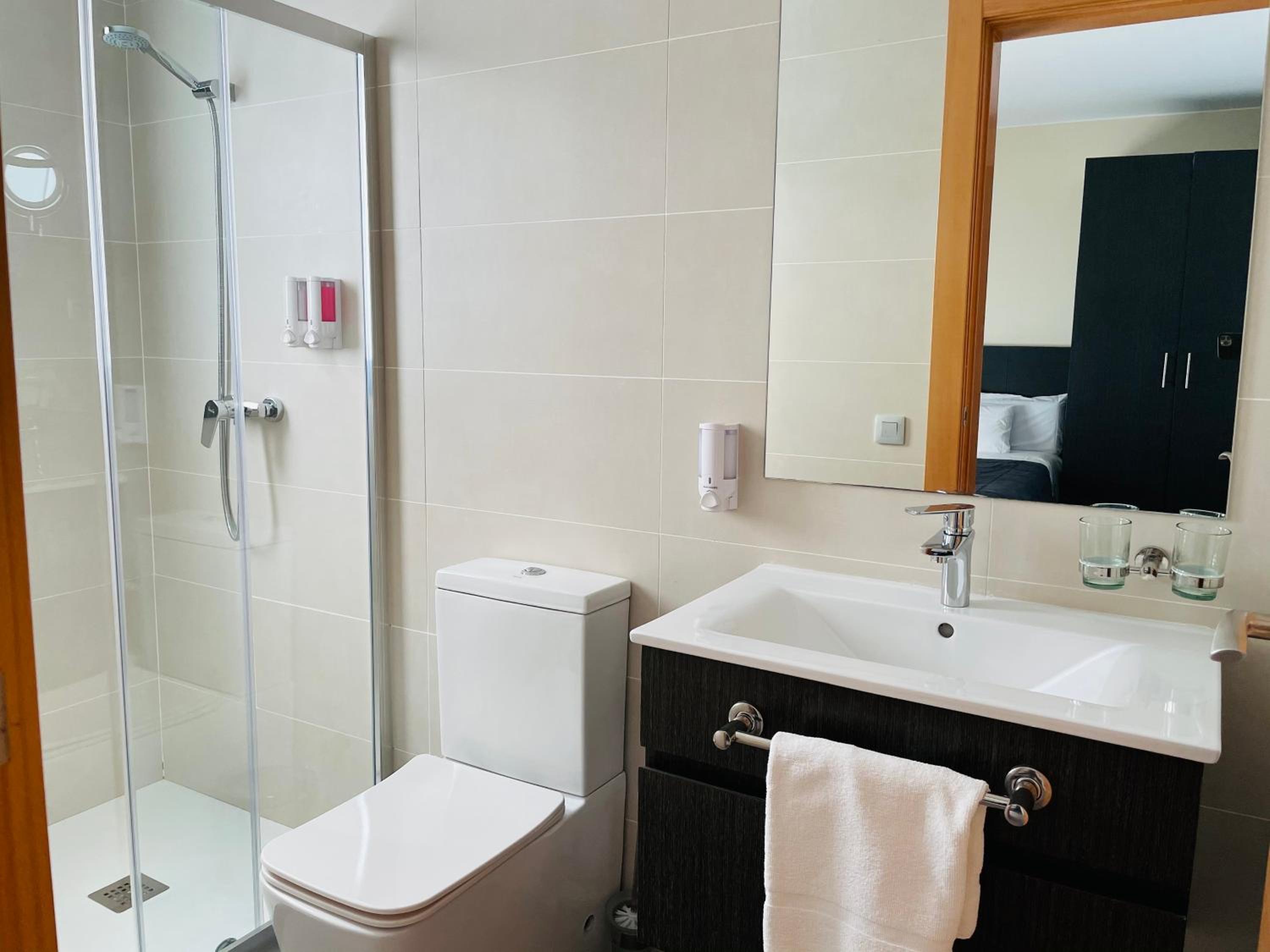 Double Room - Photo 8