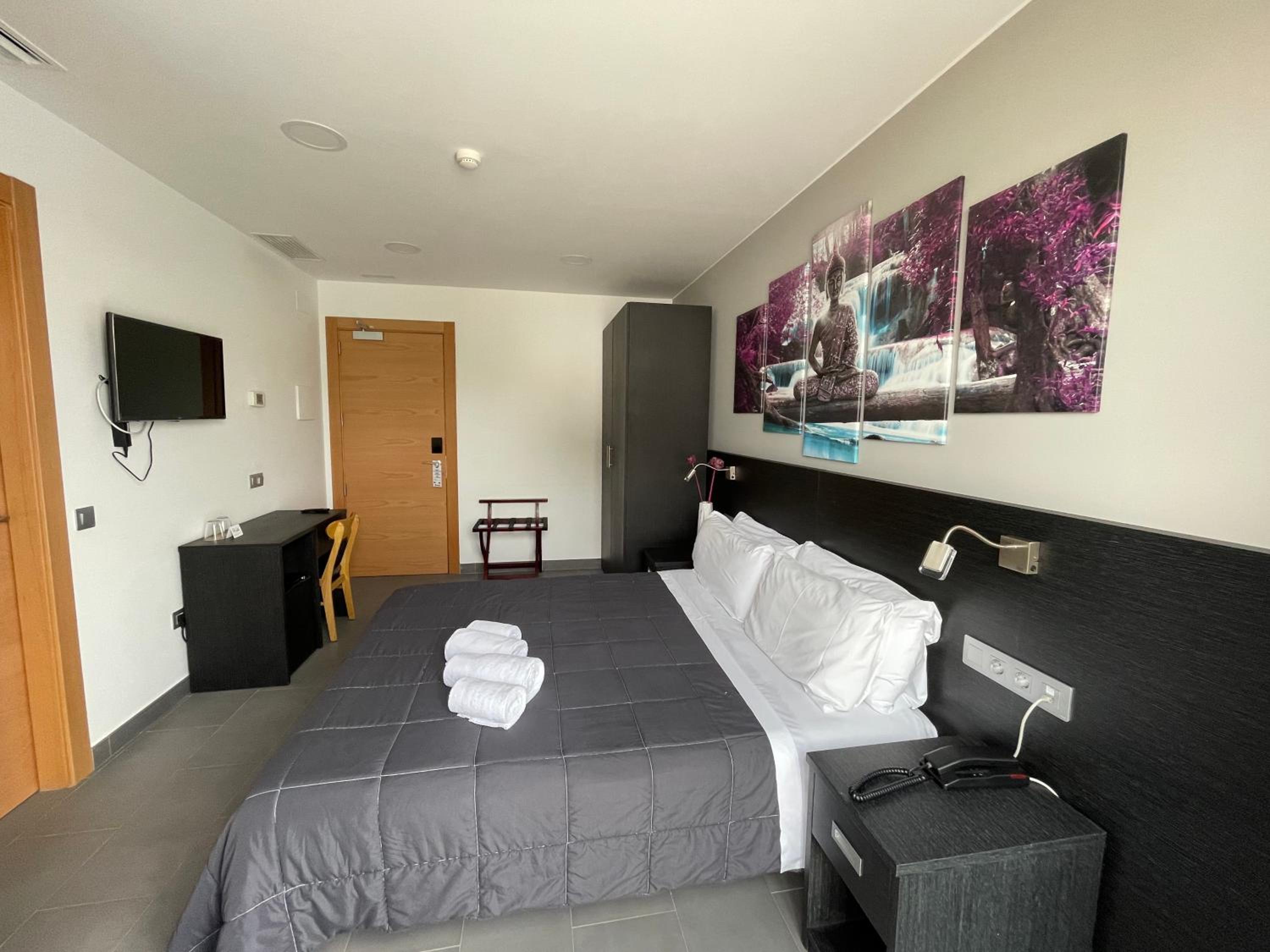 Double Room - Photo 6