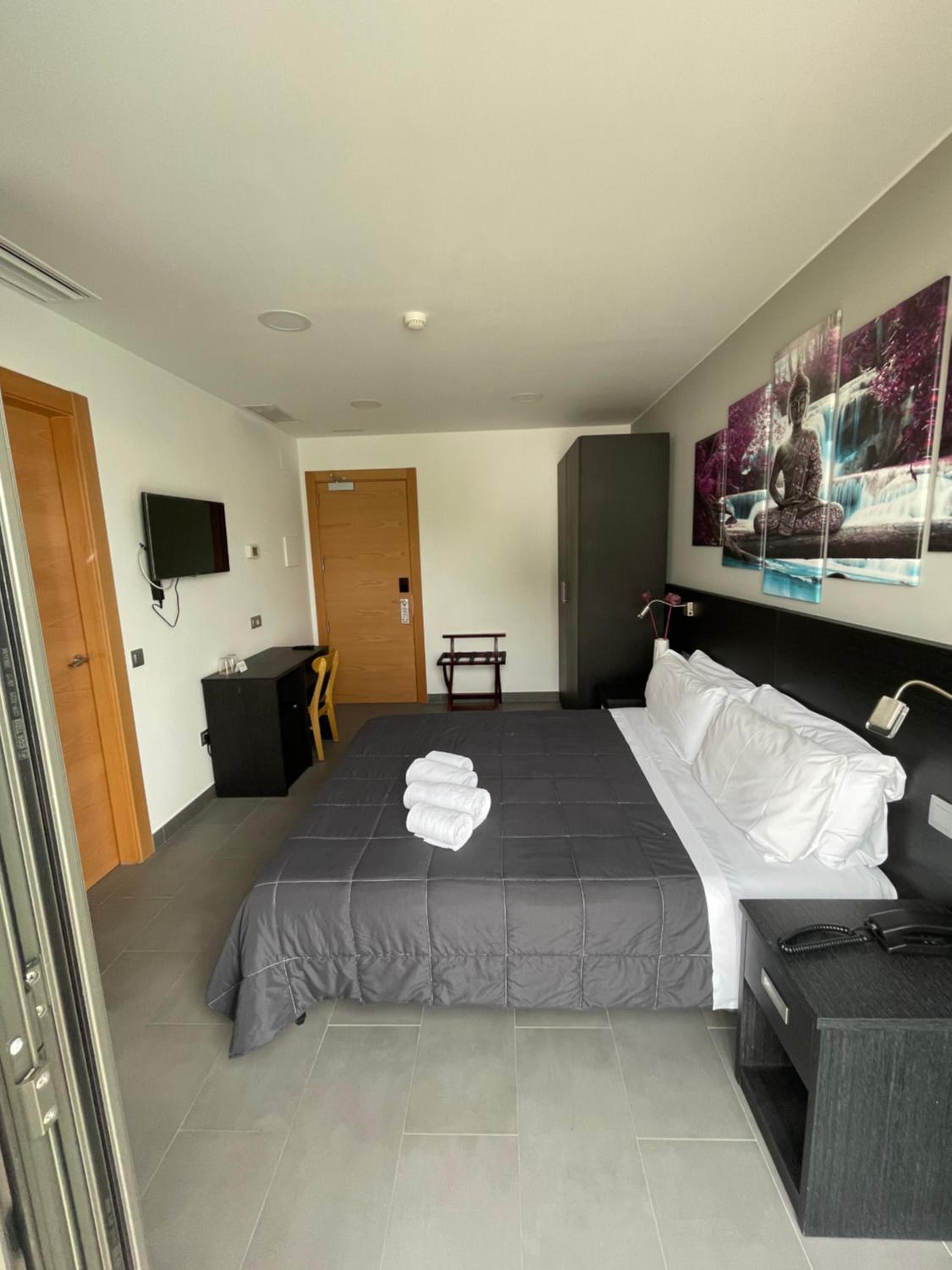 Double Room with Terrace - Photo 3