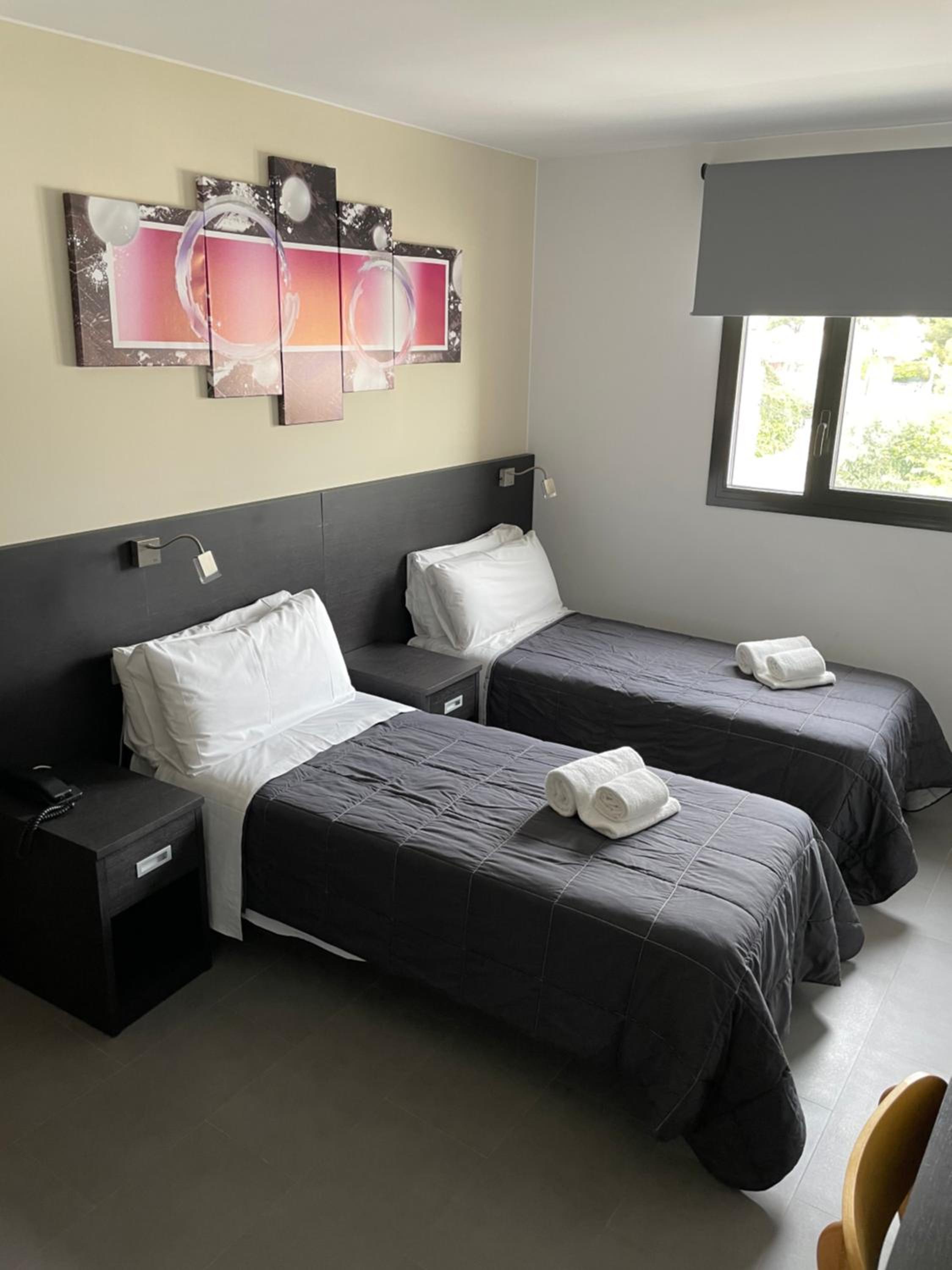 Twin Room - Photo 8