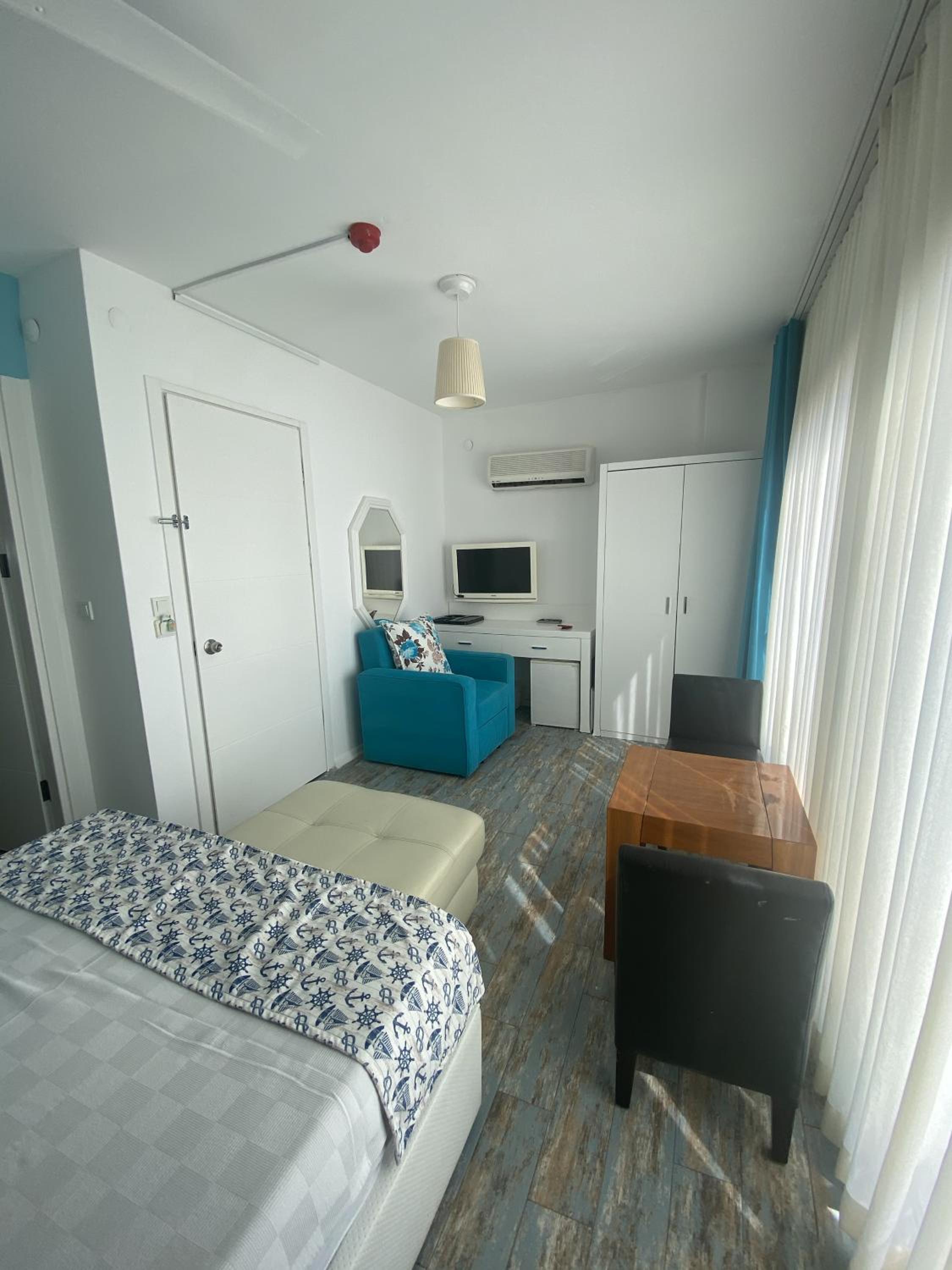 King Room with Sea View - Photo 21