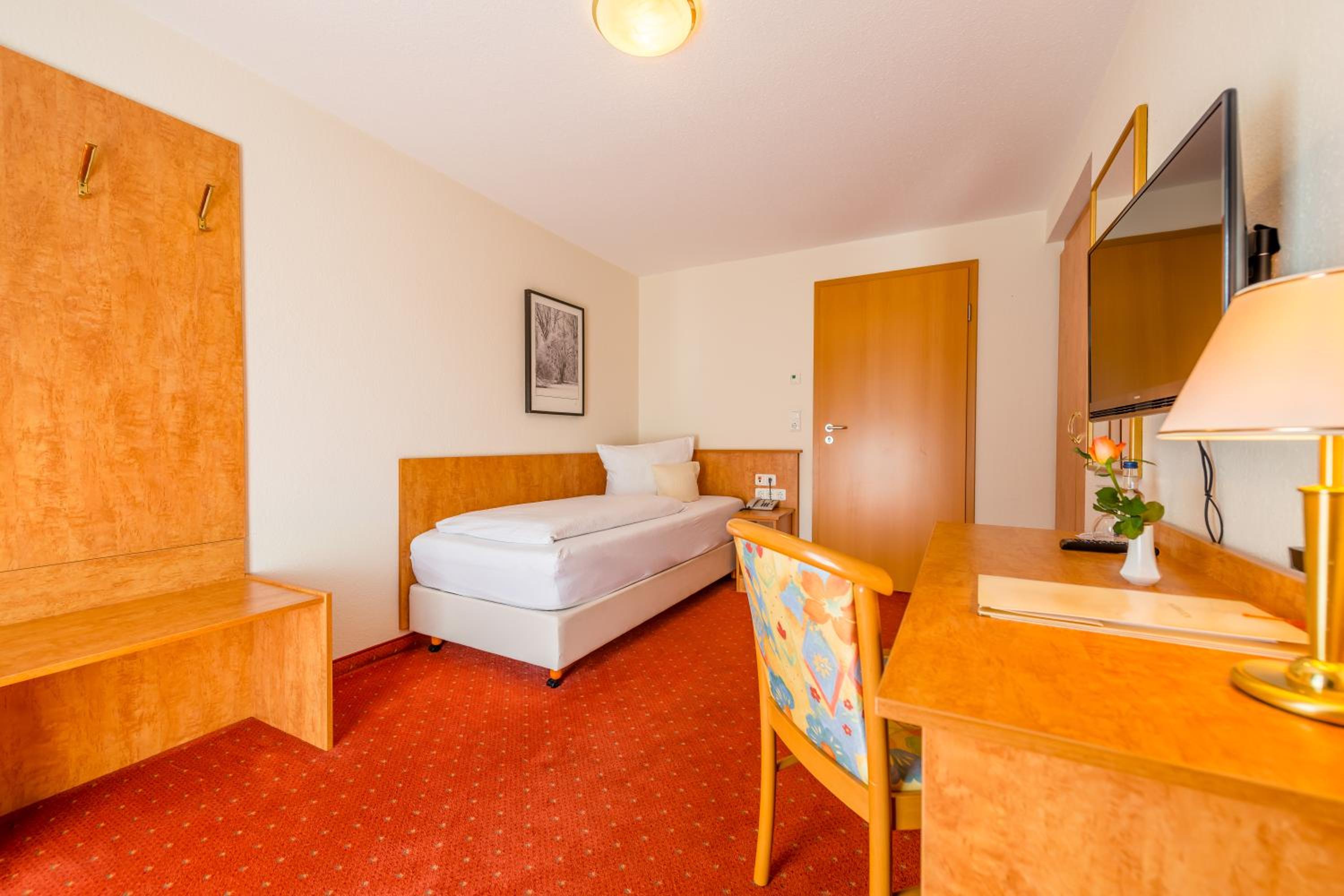 Single Room with Balcony photo 3