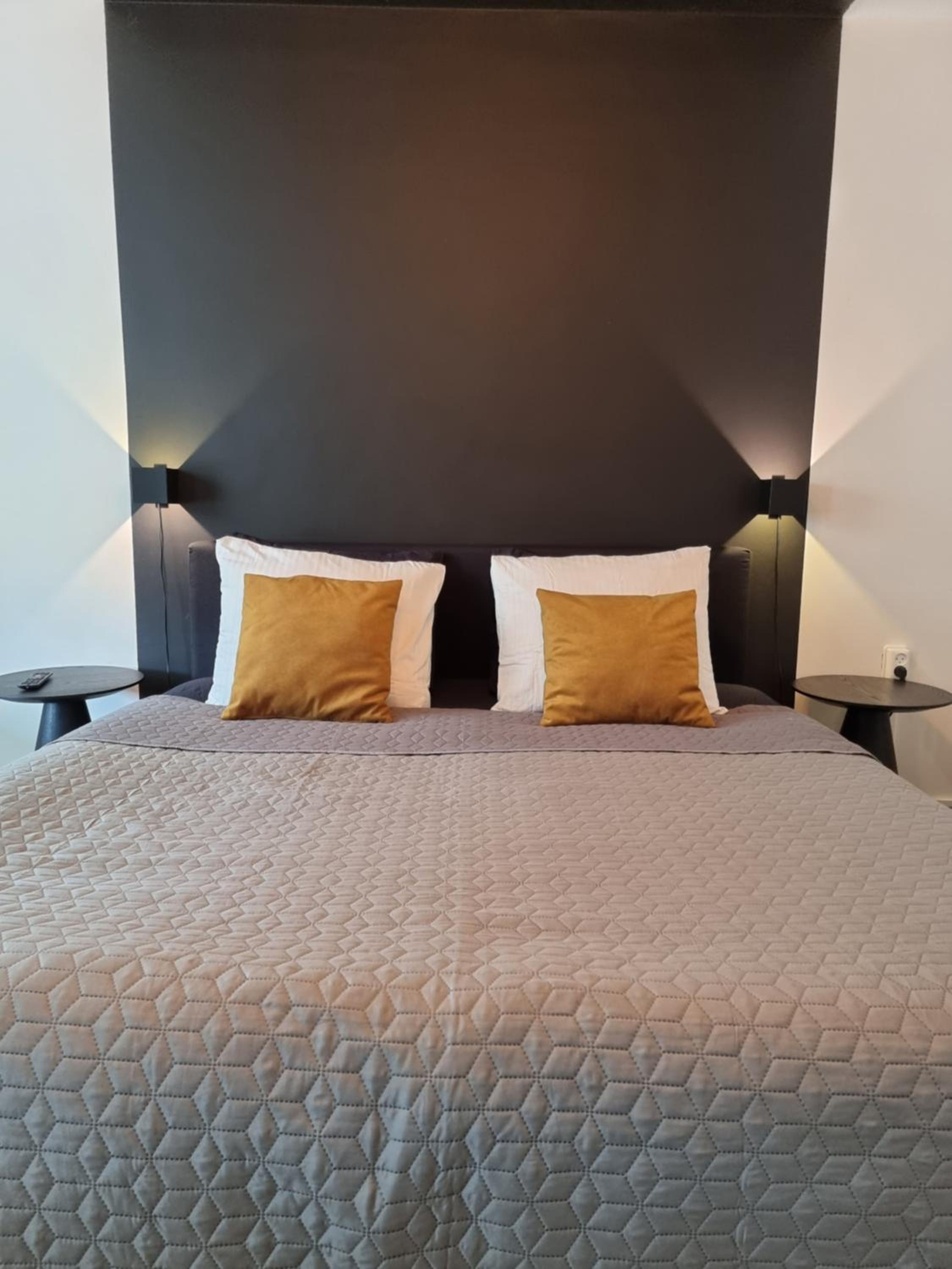 One-Bedroom Apartment - Photo 18