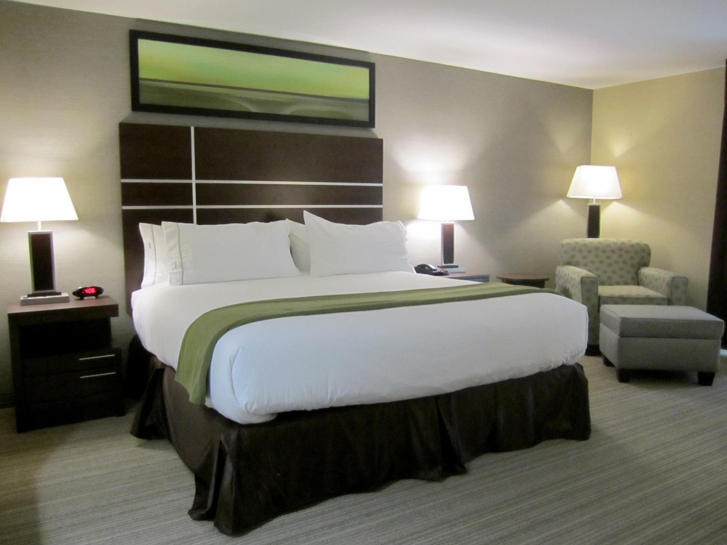 Suite - Mobility Access/Hearing Accessible photo 2
