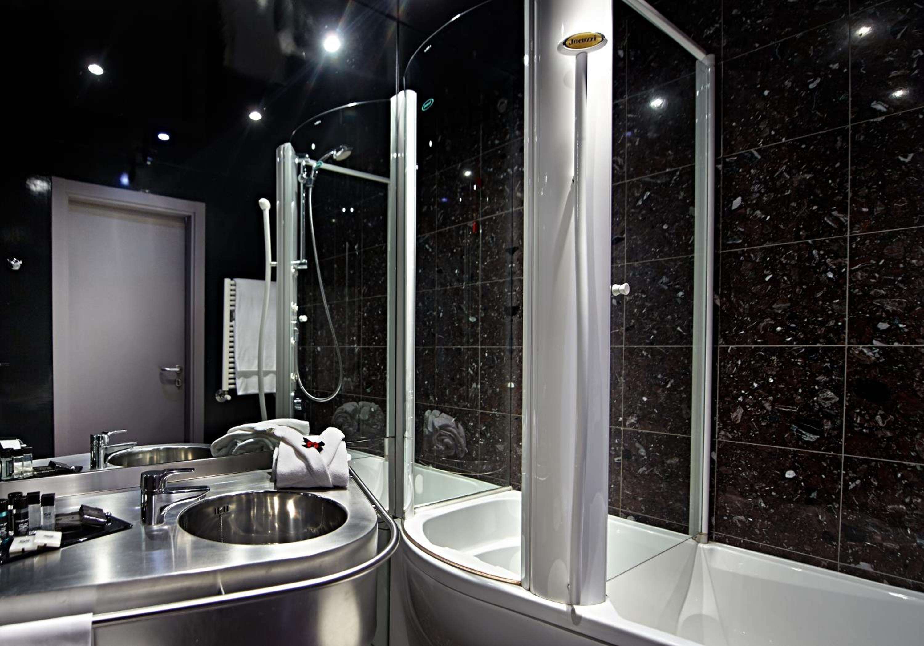Junior Suite - Photo 13