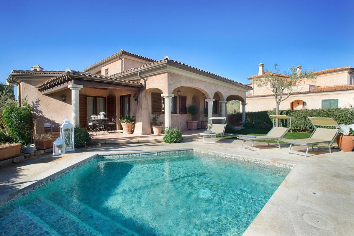 Villa with Garden View
