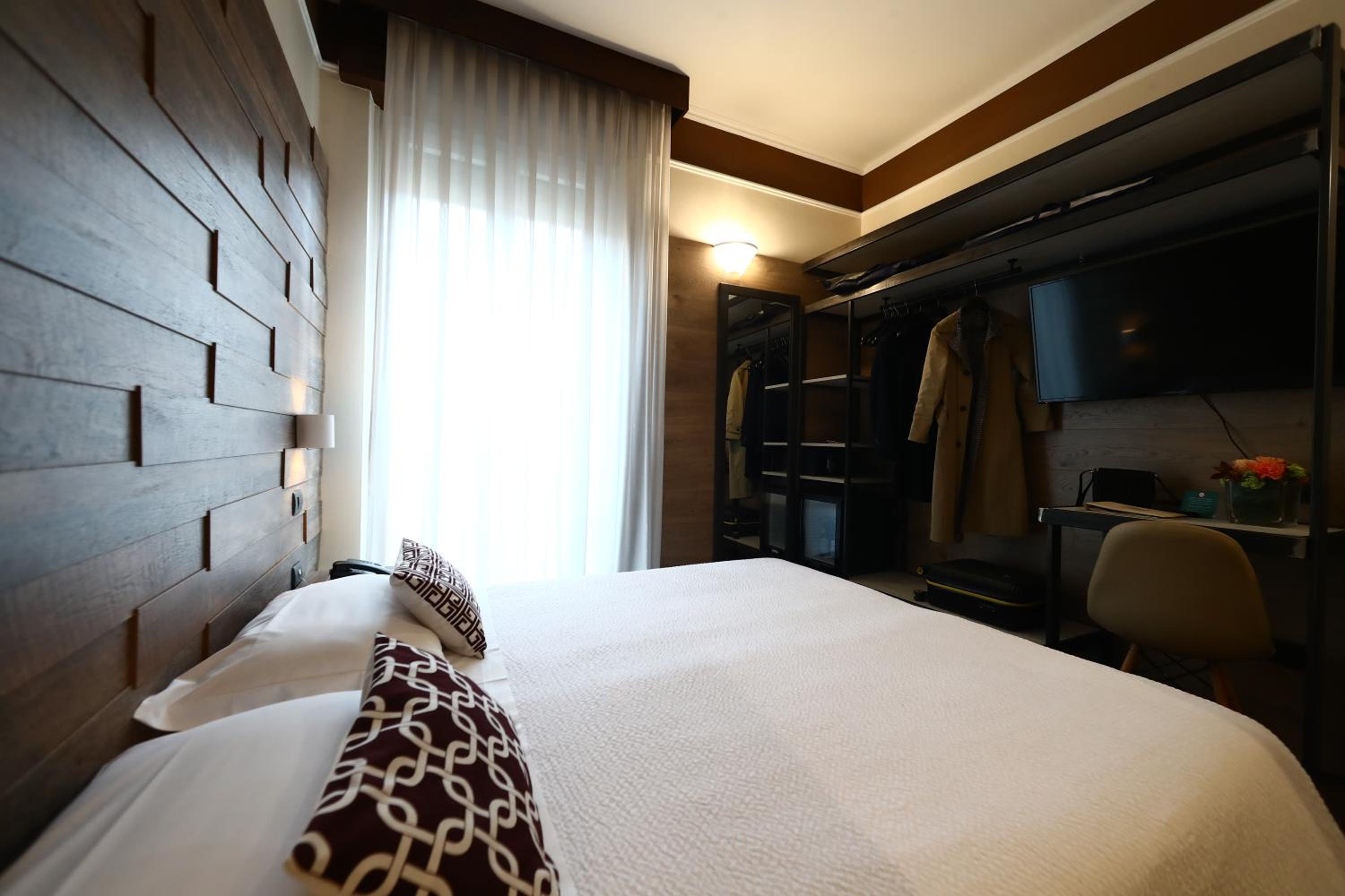 Double or Twin Room - Photo 9
