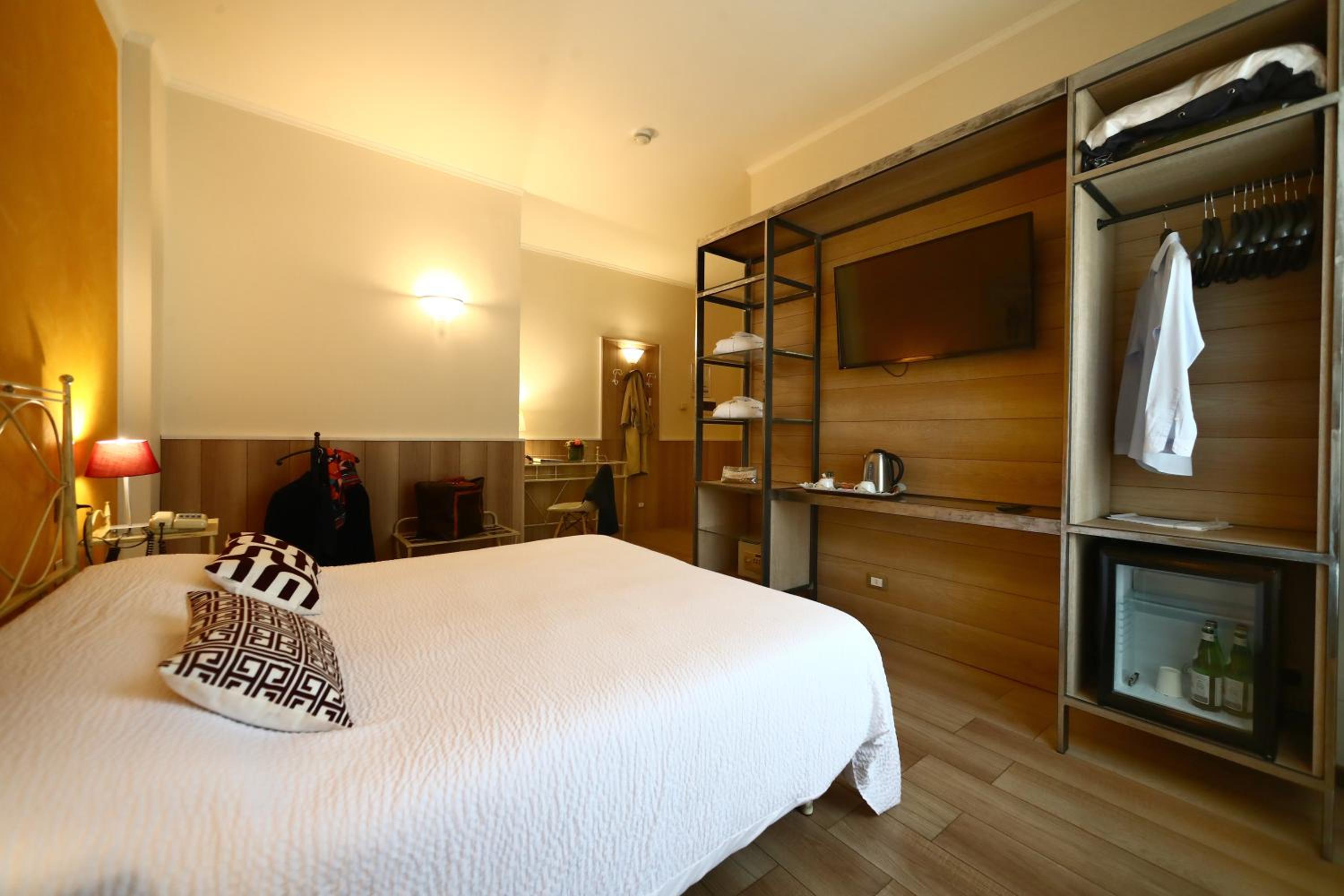 Superior Twin or Double Room - Photo 3