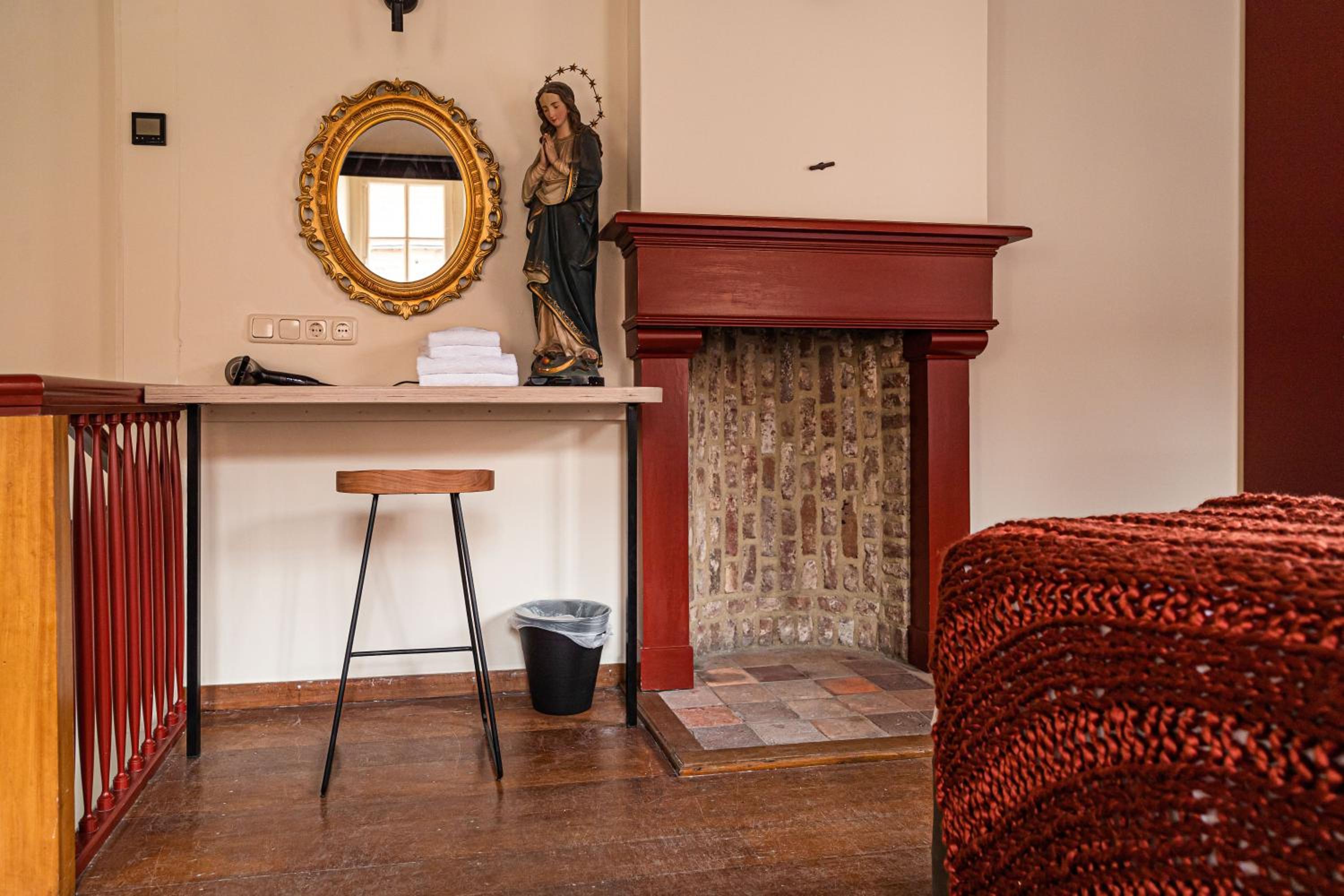 Superior Suite - Photo 9